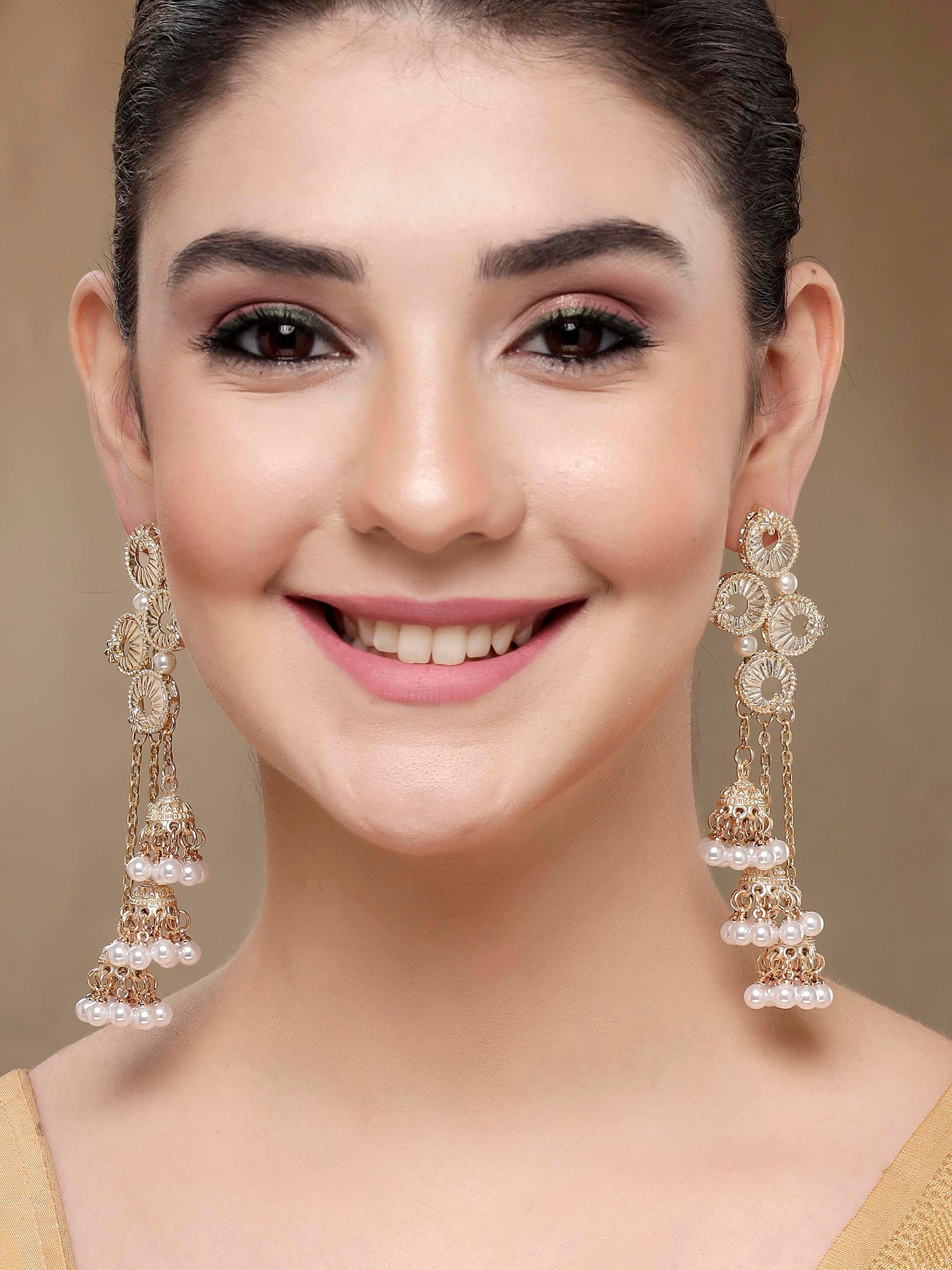 KARATCART Ethnic Gold-Plated Graduation Jhumki Kundan Tassel Earrings for Women - view 3