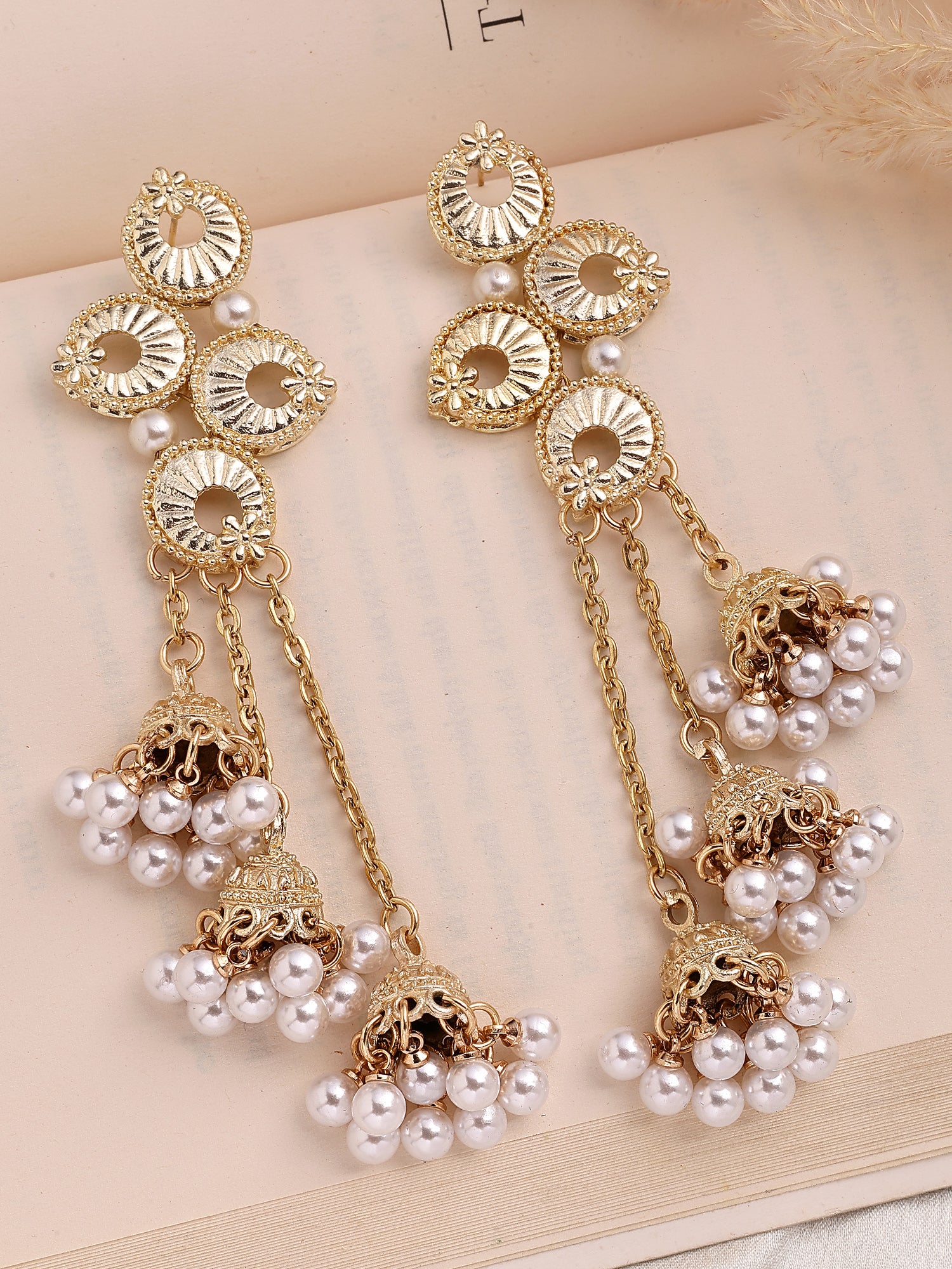 KARATCART Ethnic Gold-Plated Graduation Jhumki Kundan Tassel Earrings for Women - Image 1