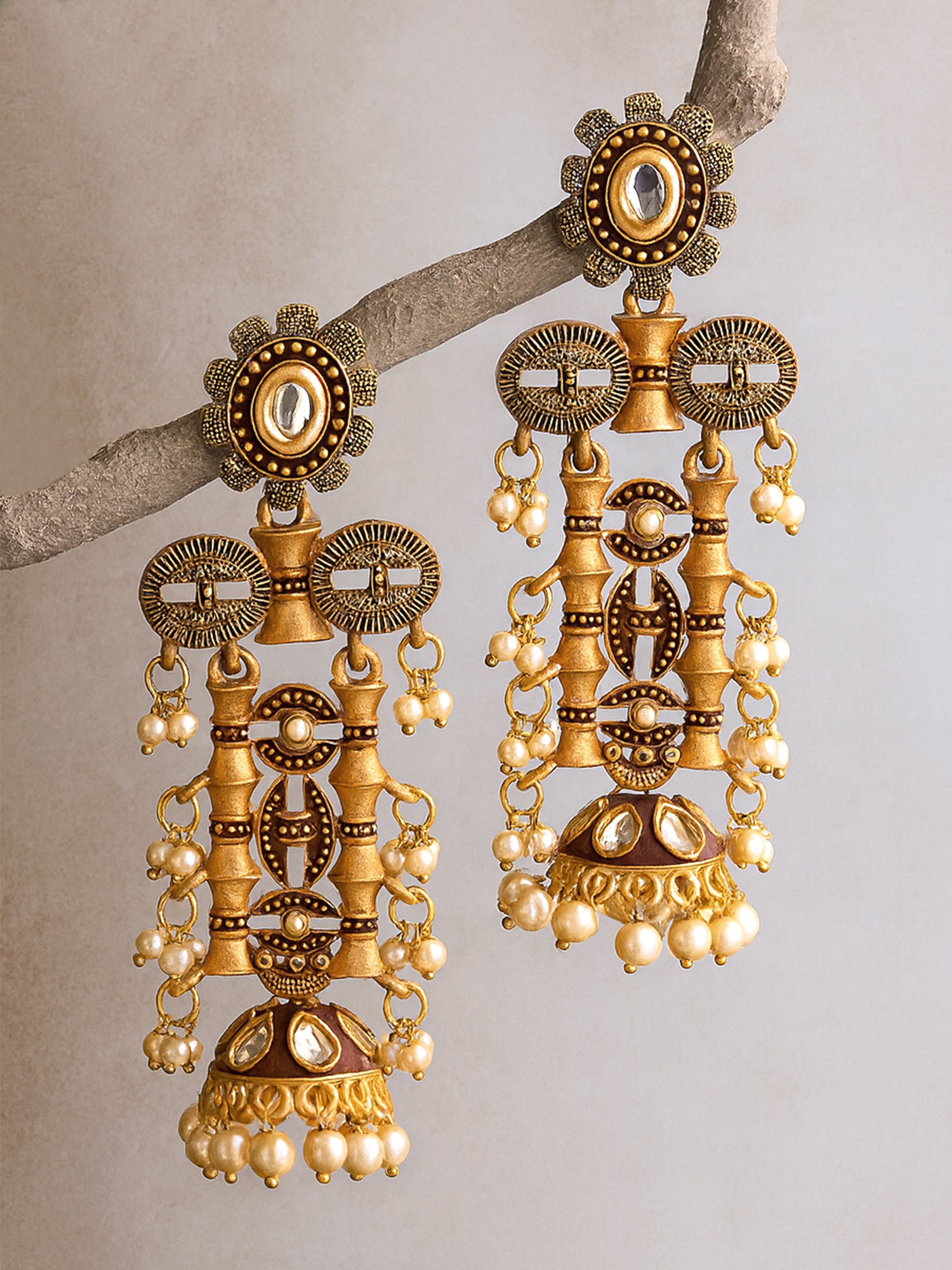 Karatcart Antique Gold Plated Maroon Kundan Drop Earrings for Women