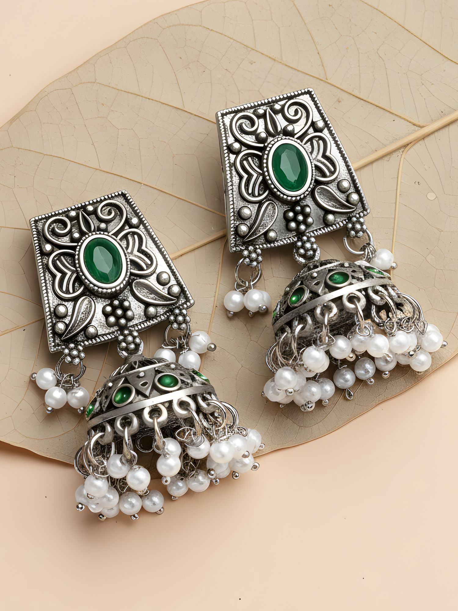 Karatcart Oxidised Silver Green Kundan Studded Jhumki Earrings for Women