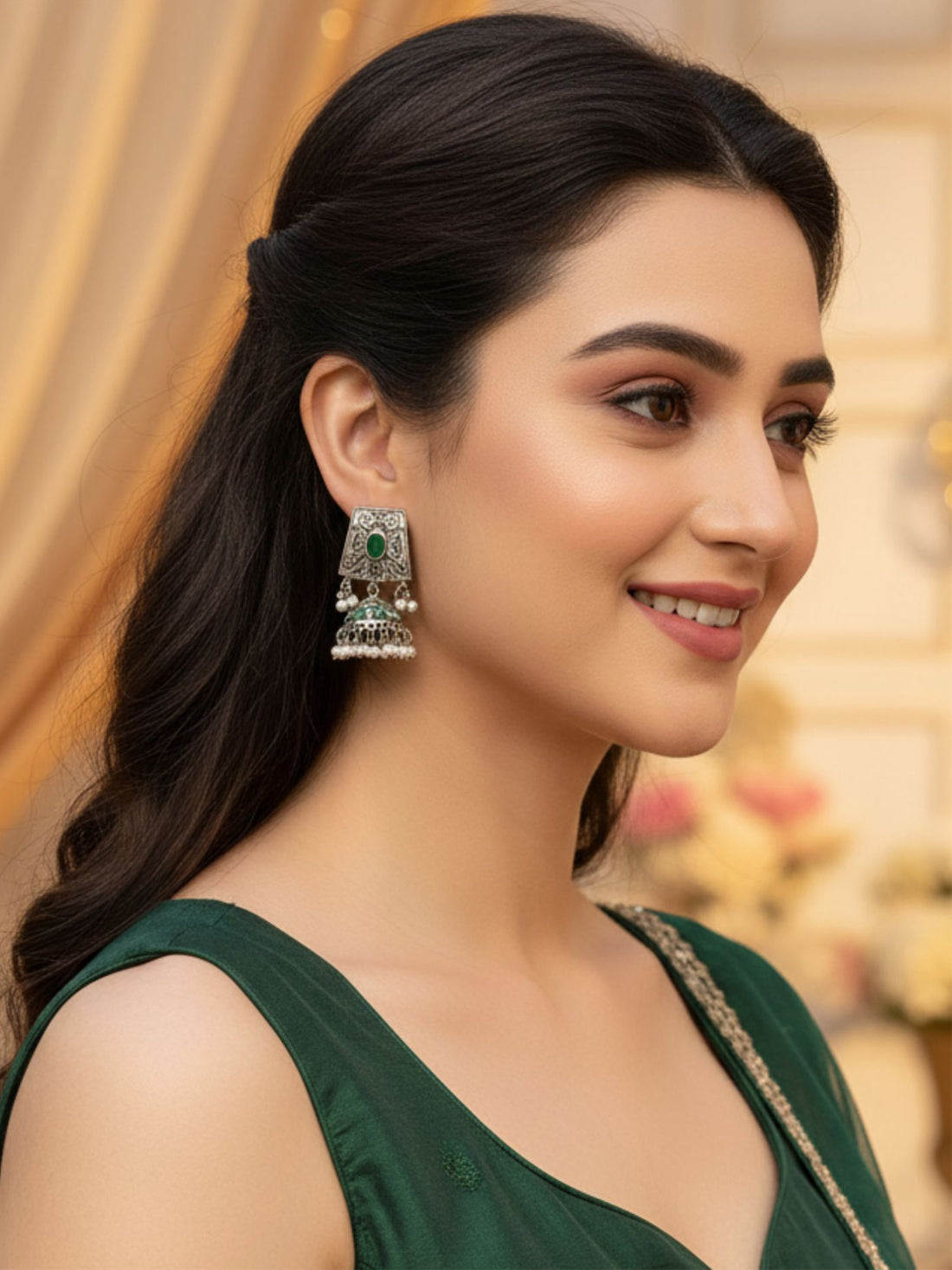 Karatcart Oxidised Silver Green Kundan Studded Jhumki Earrings for Women