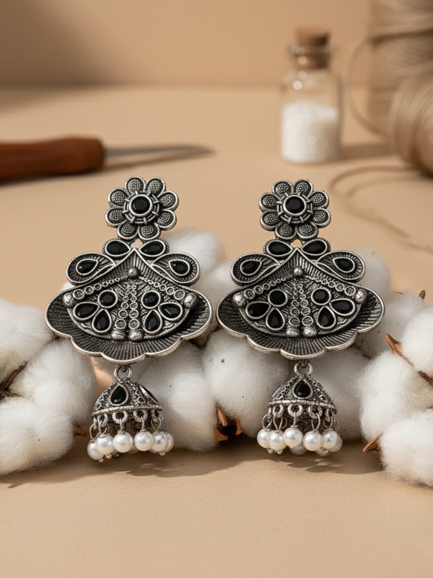 Karatcart Floral Oxidised Silver Black Stone Dangler Earring for Women