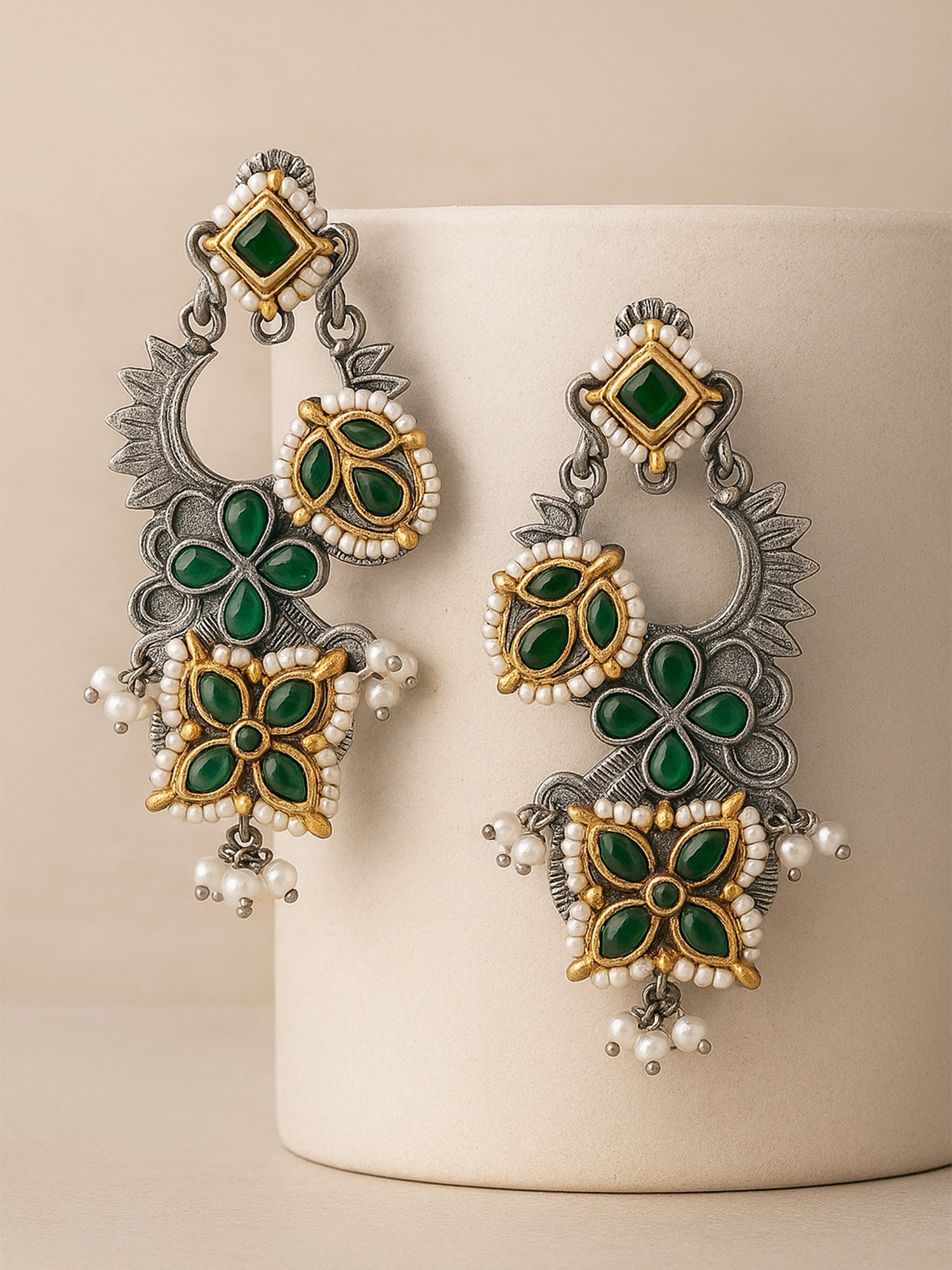 Karatcart Oxidised Silver Green Kundan Drop Earrings for Women