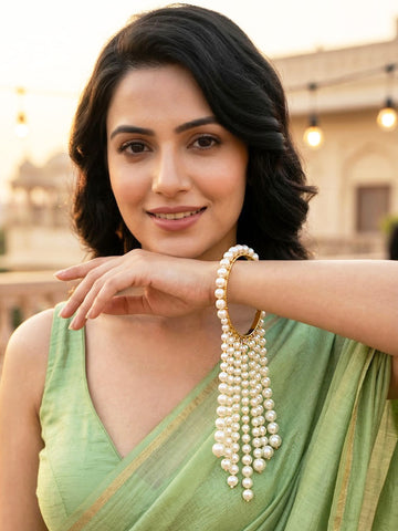KARATCART Designer Gold-Plated Pearl Bridal Kalira Bangle for Women