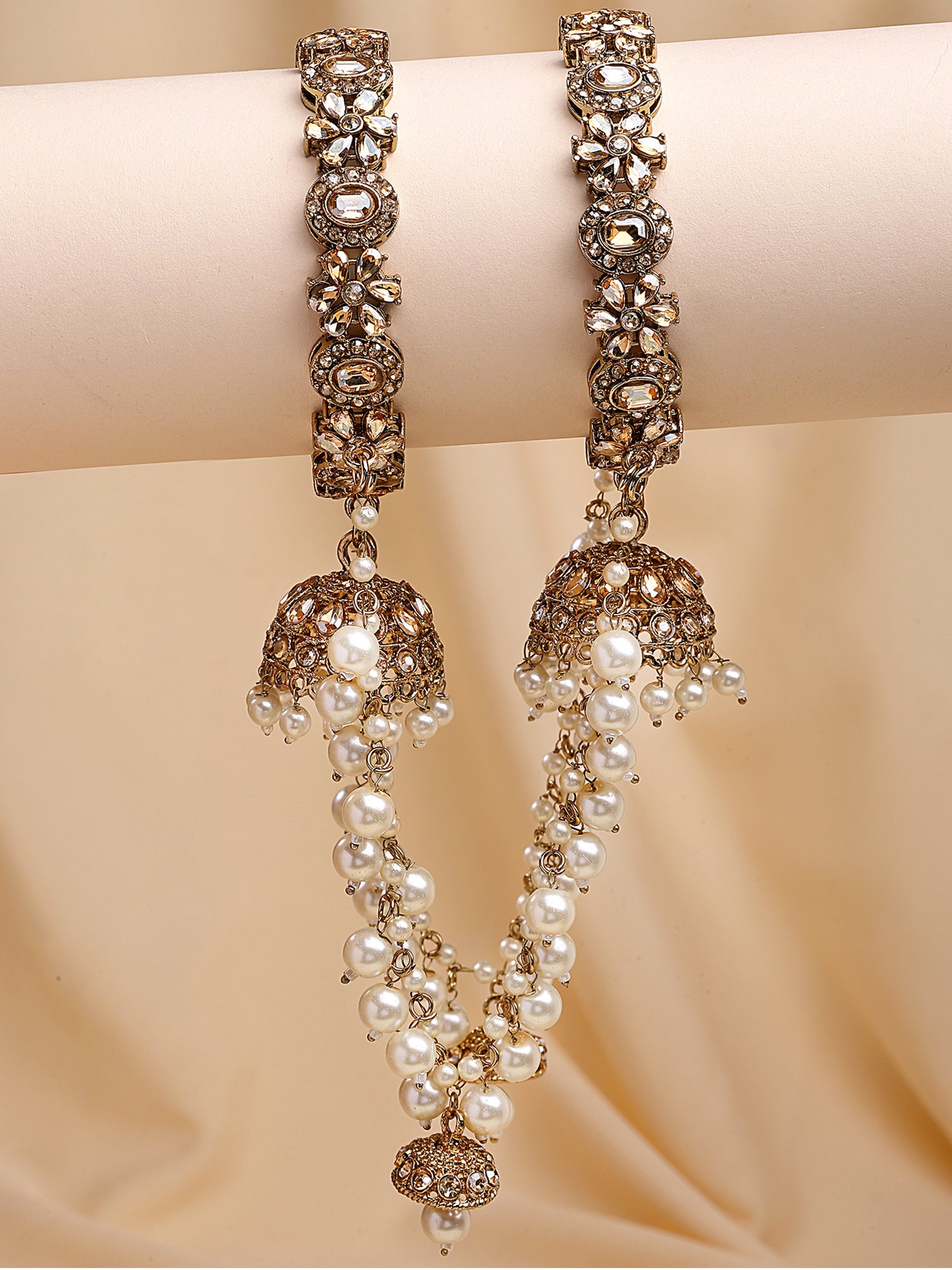 KARATCART Dazzling Gold-Plated Floral Kundan & Pearl Beaded Bridal Chooda Bangles for Women