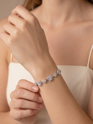 KARATCART Elegant Silver-Toned American Diamond Oval Charm Link Bracelet for Women