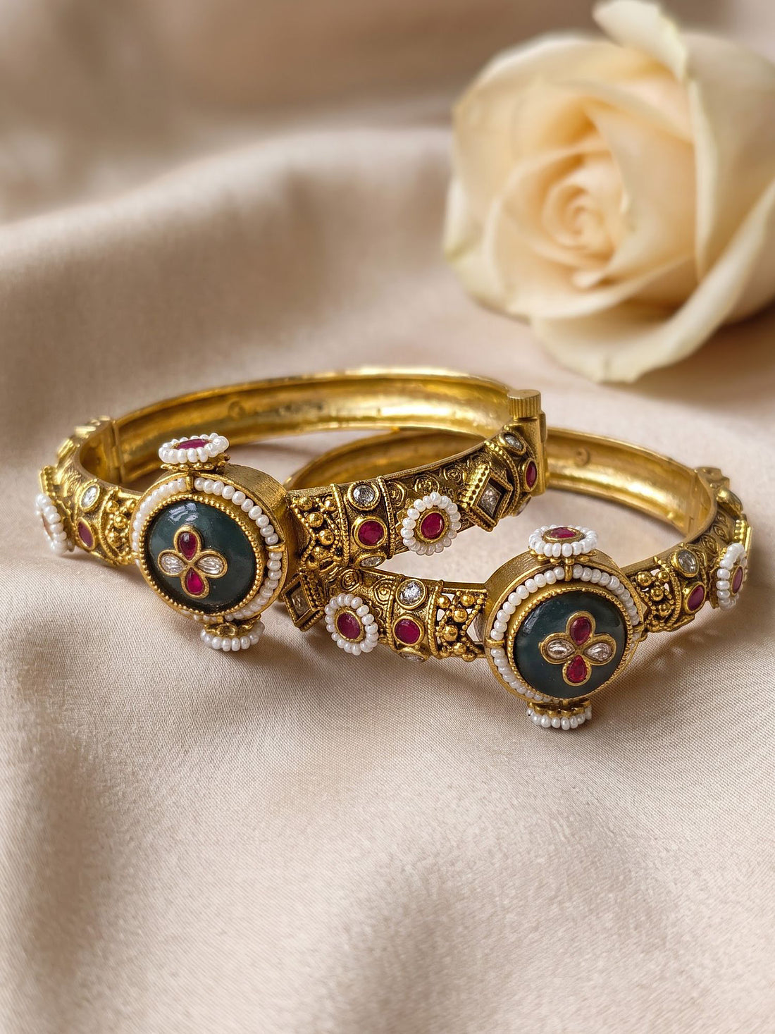 KARATCART Royal Gold-Plated Green Stone Studded Floral Rajwadi Bangles for Women
