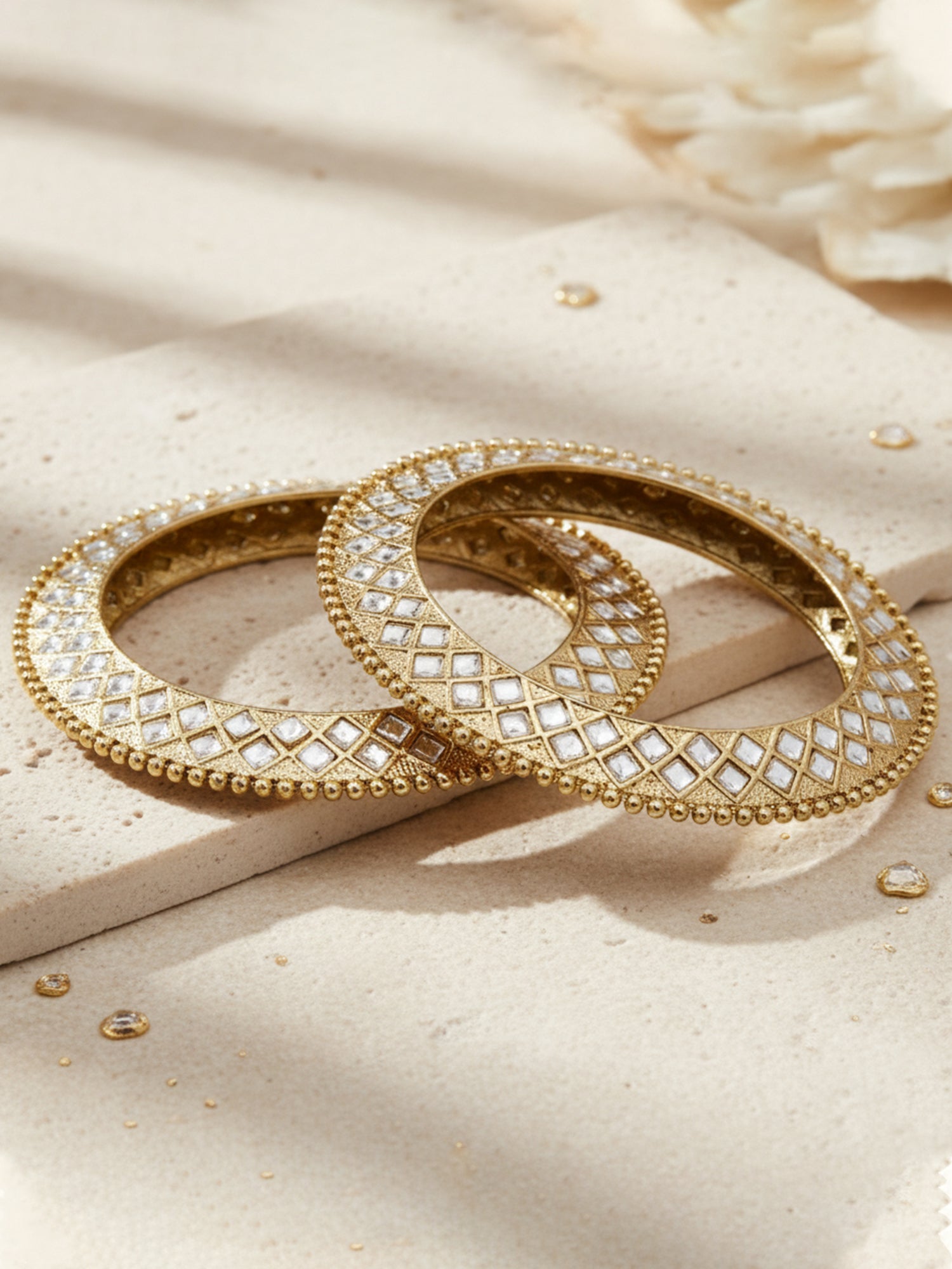 Karatcart Antique Gold Plated Mirror Work Kundan Bangle Set for Women