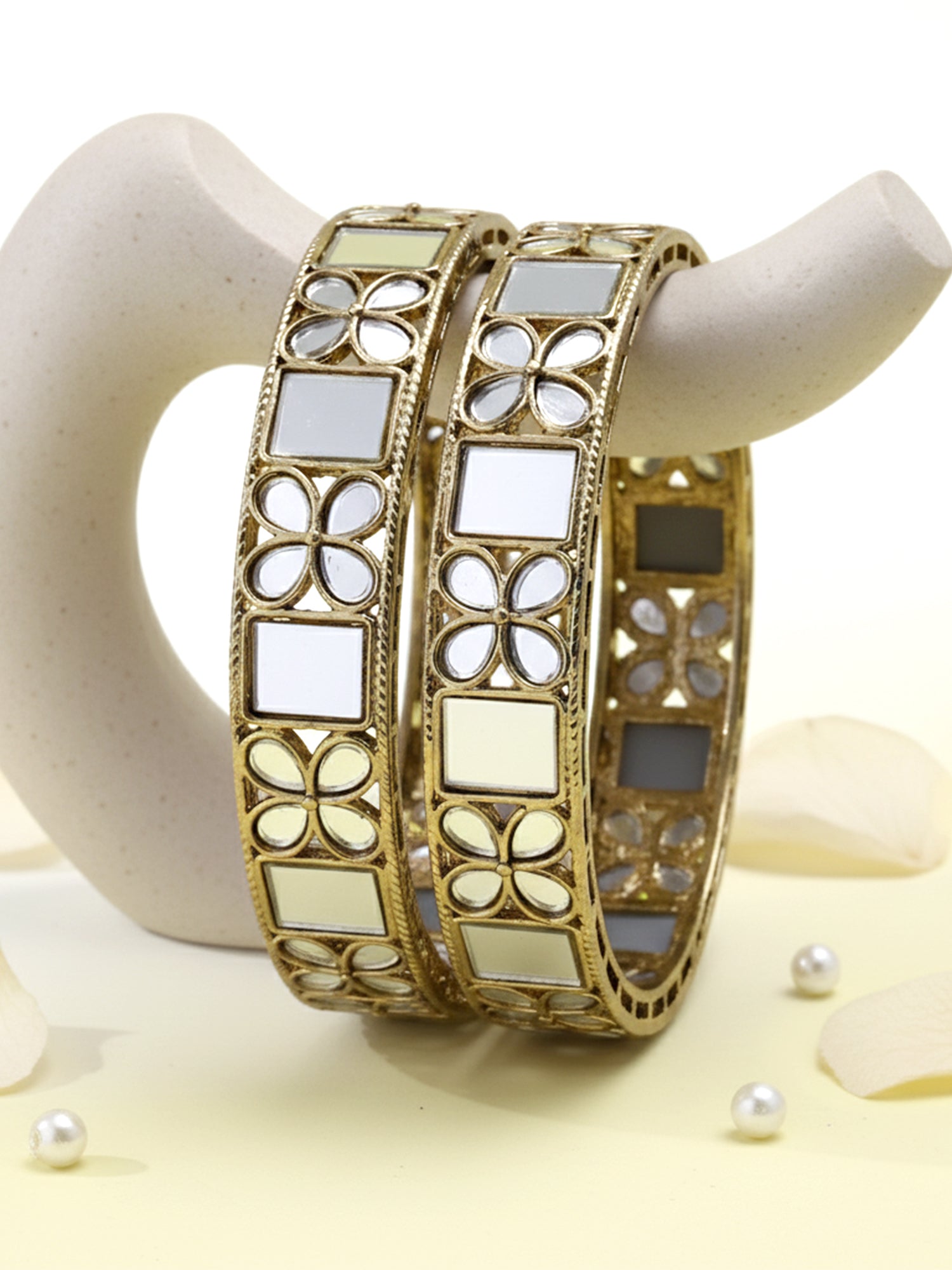 Karatcart Antique Gold Plated Floral Mirror Work Kundan Bangle Set for Women