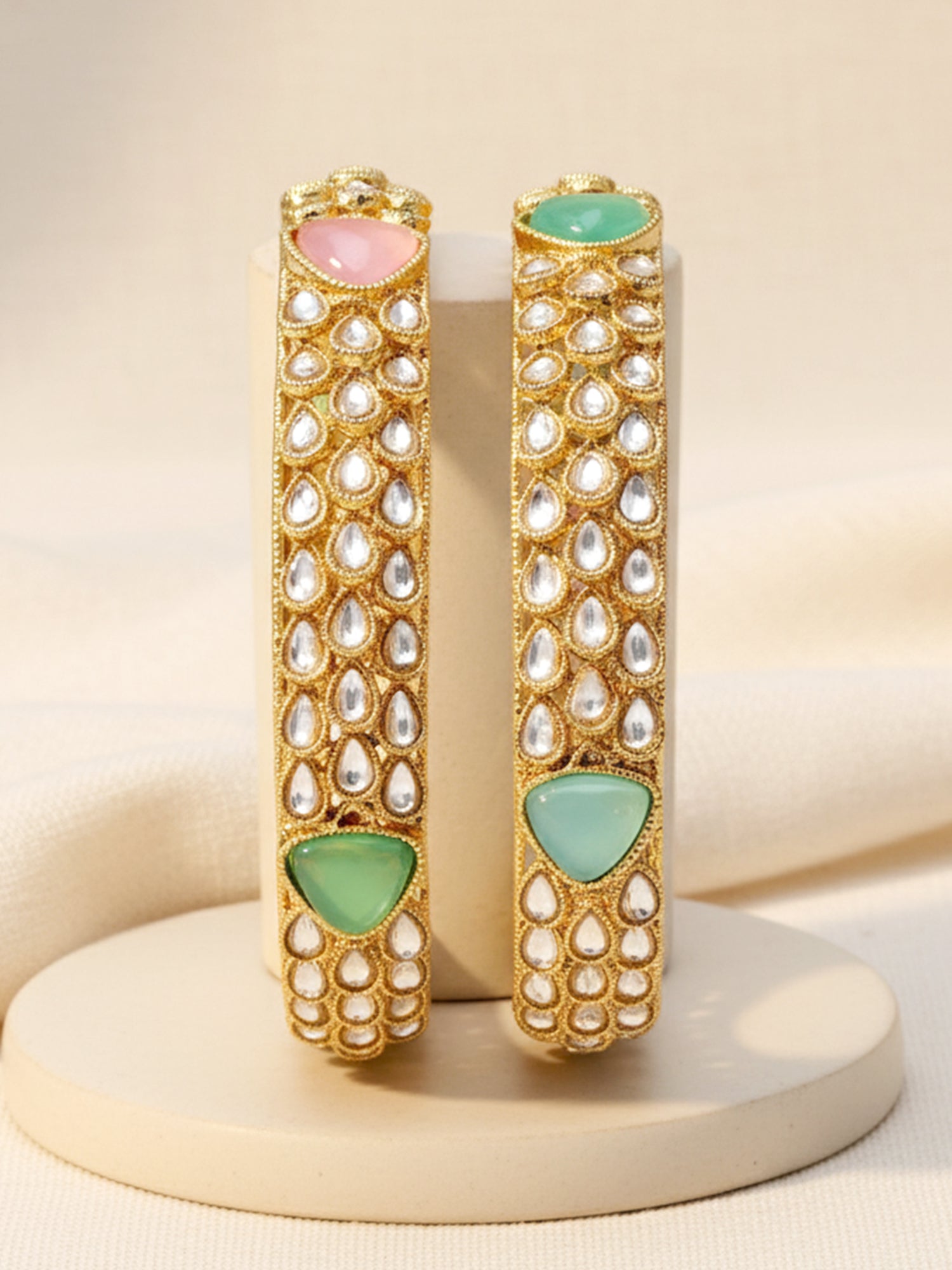 Karatcart Antique Gold Plated Kundan Bangle Set for Women