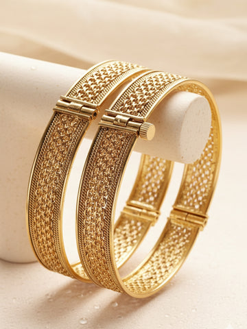 Karatcart Set of 2 Gold Plated Interlock Chain Design Bangles for Women
