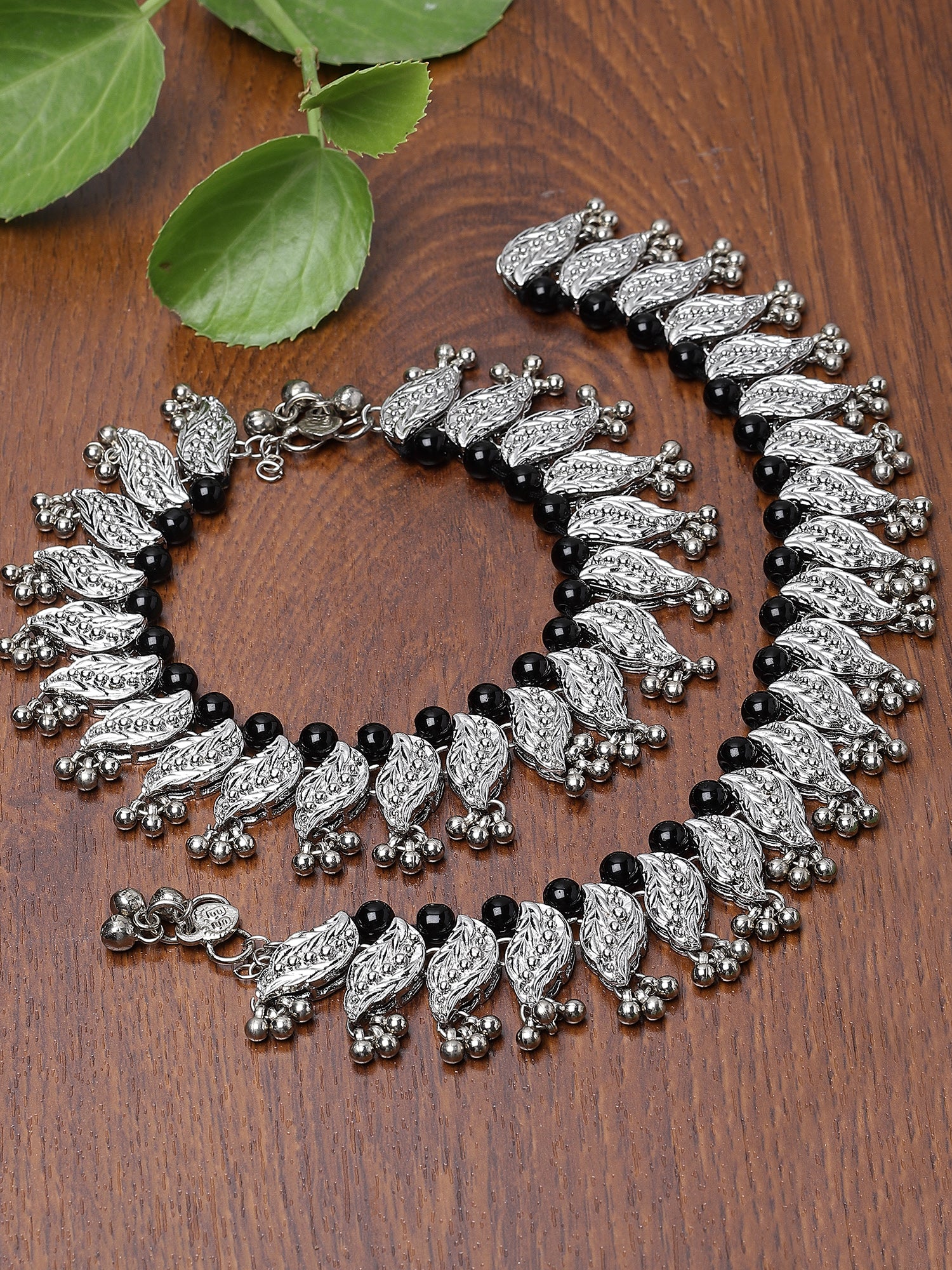 Karatcart Silver Plated Black Beads Studded Kundan Anklet for Women