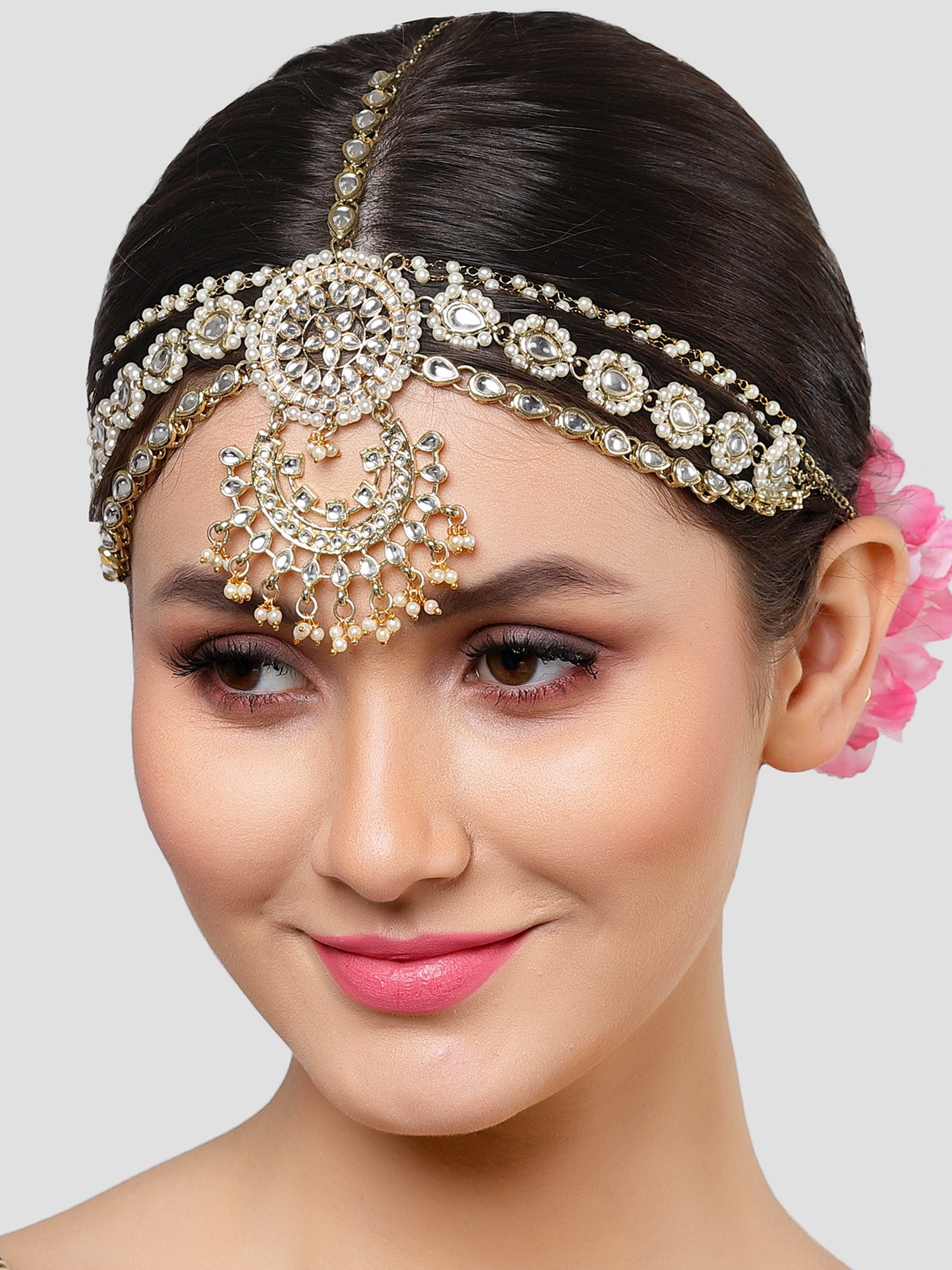 Karatcart Gold Plated Drop and Floral Shape Kundan Mathapatti for Women