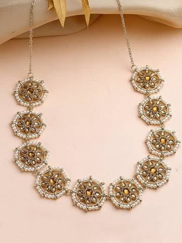 Golden Kundan-Studded Handcrafted Hairband