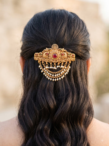 KARATCART Designer Gold-Plated Red Stone Temple Floral Bridal Hair Clip for Women