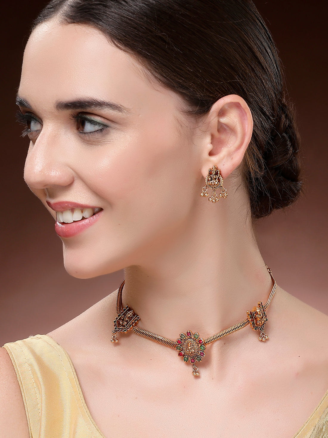 Karatcart Pink and Green Floral Shape Laxmi Mata Temple Choker Neckalce Set for Women