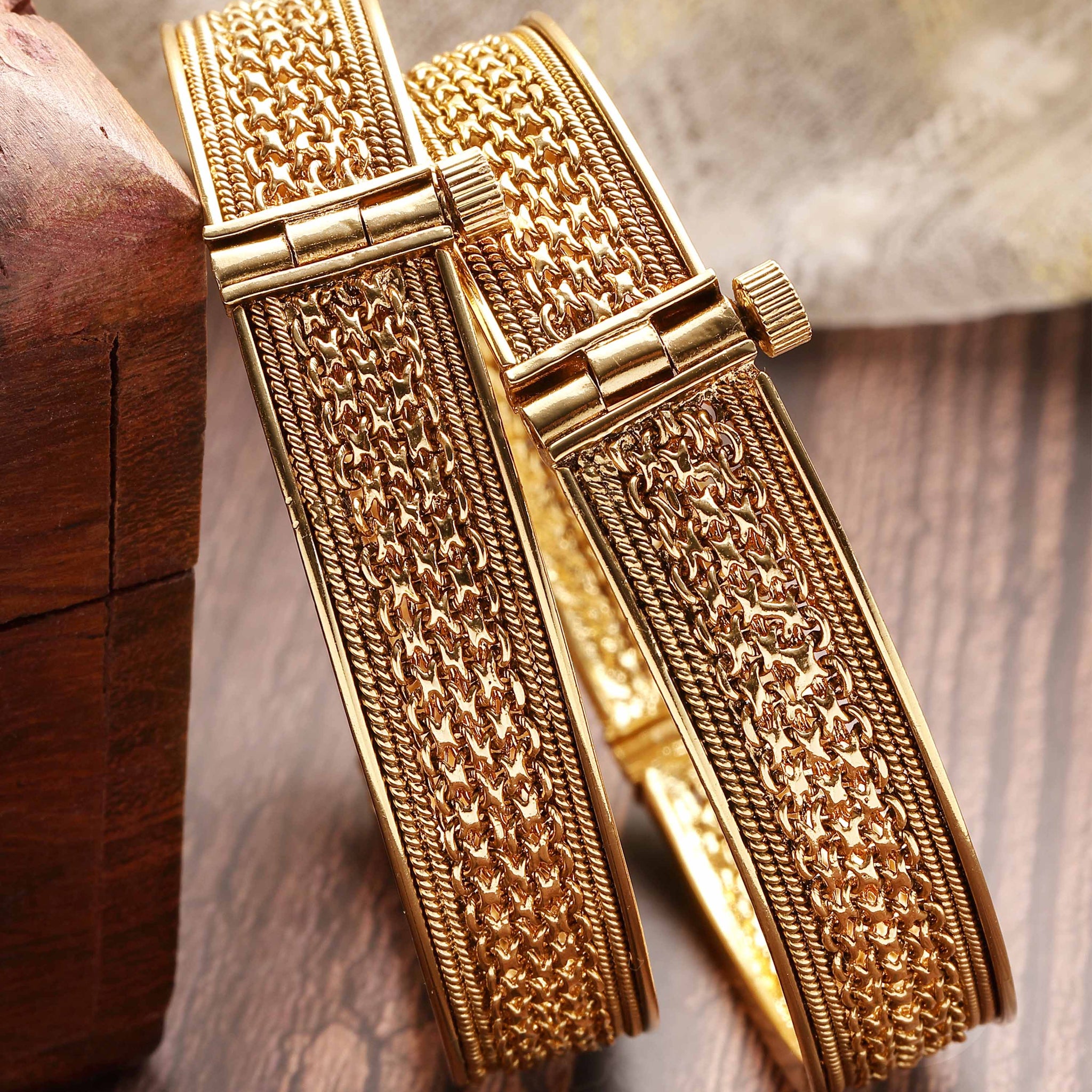 Karatcart Set of 2 Gold Plated Interlock Chain Design Bangles for Women
