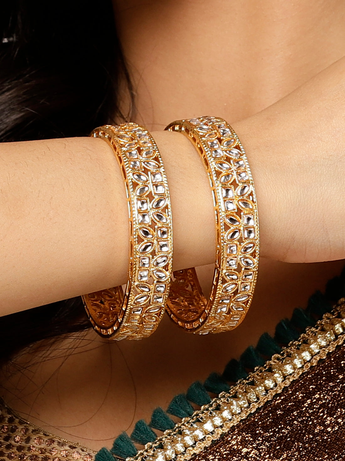 Karatcart Gold Plated Set of 2 Kundan Bangles for Women