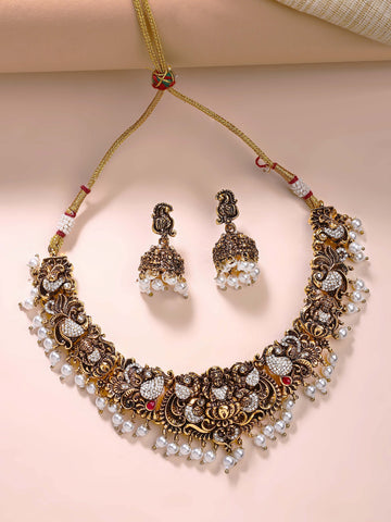 KARATCART Traditional South Indian Black and Gold Plated Laxmi Mata Temple Jewellery Set