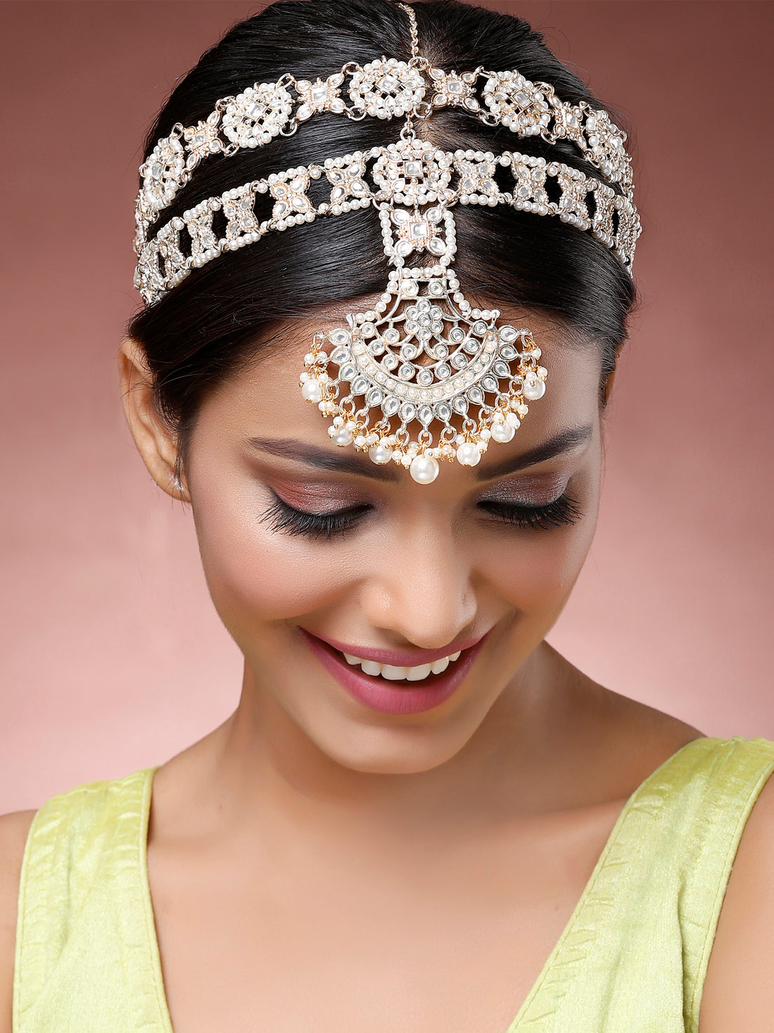 Karatcart Traditional Gold Plated Pearl Studded Kundan Mathapatti and Hairband Combo for Women