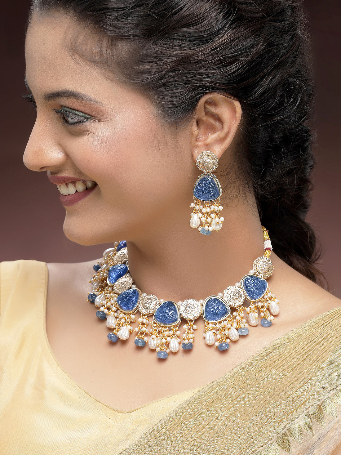 KARATCART Traditional Gold-Plated Blue Carved Stone Kundan Choker Necklace Set for Women