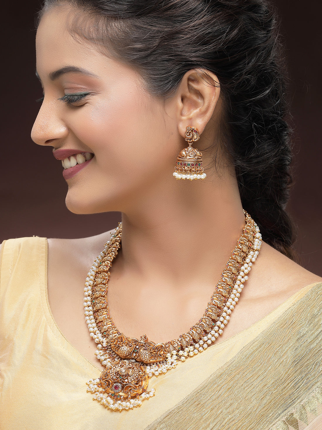 KARATCART Gold-Plated Pearl-Embellished Goddess Laxmi Temple Jewellery Set for Women