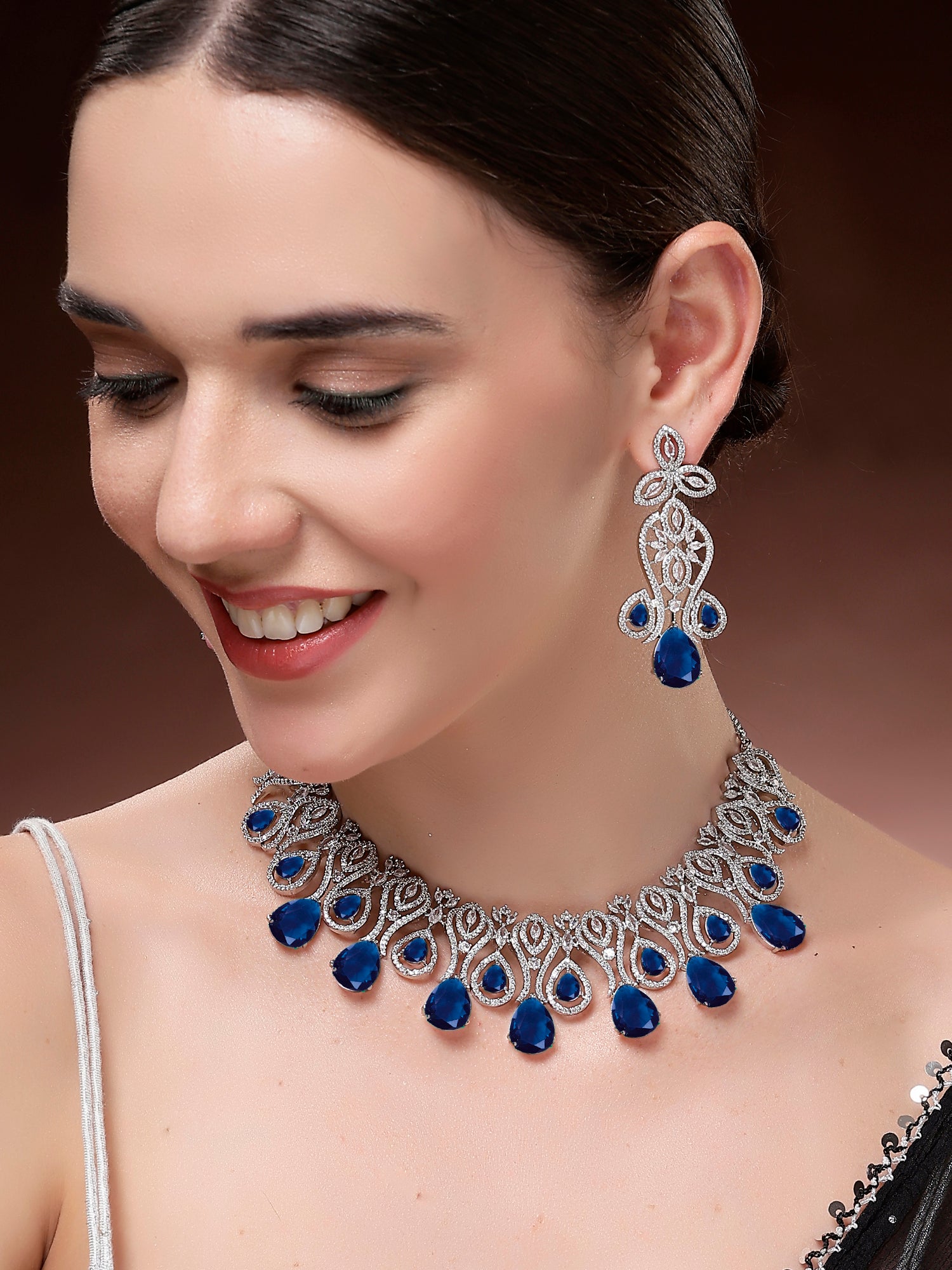 Karatcart Traditional Royal Design Blue American Diamond Necklace Set