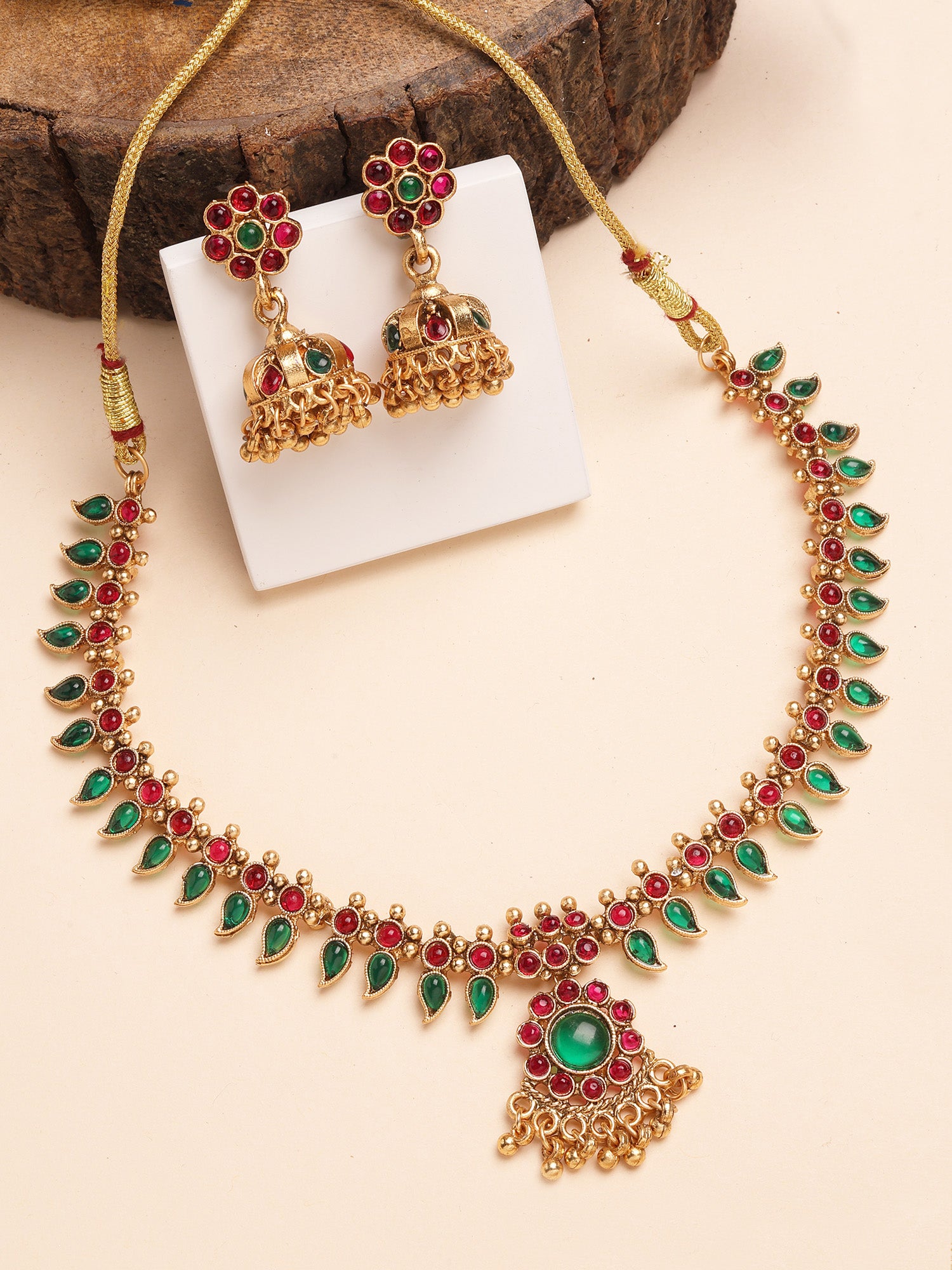 Karatcart Red and Green Stone Floral Design Jewellery Set for Women