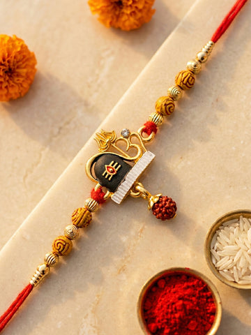 KARATCART Designer Gold Plated Rudraksha Studded Shivling Bhaiya Rakhi with Roli & Chawal