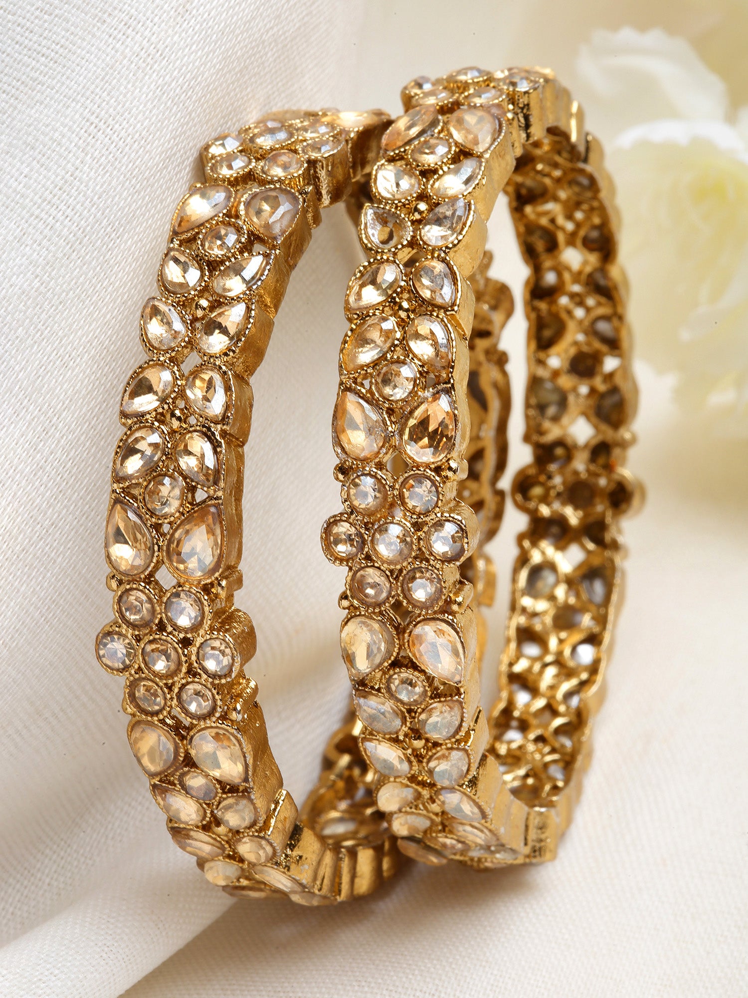Karatcart Set of 2 Antique Gold Plated Floral Shape Kundan Rajwadi Bangles for Women