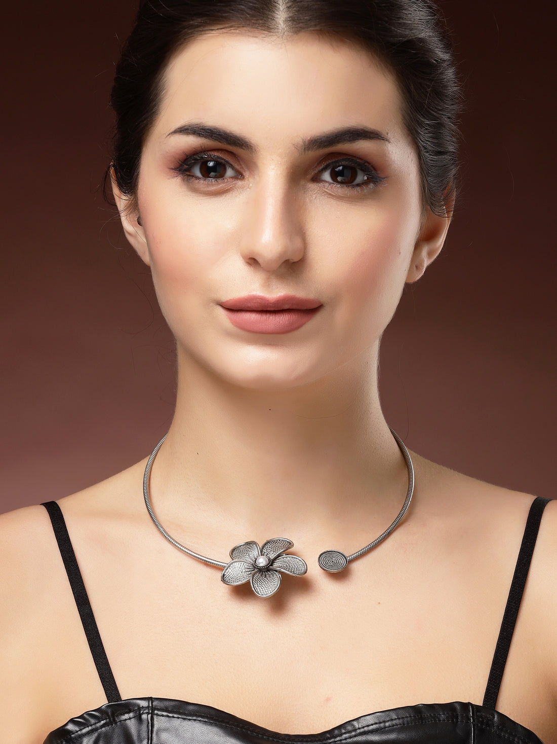 Karatcart Tribal-Inspired Floral Oxidized Silver Hasli Necklace for Women