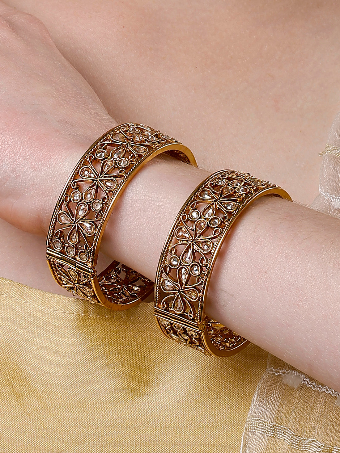 Karatcart Antique Gold Plated Set of 2 Floral Design Bangles for Women