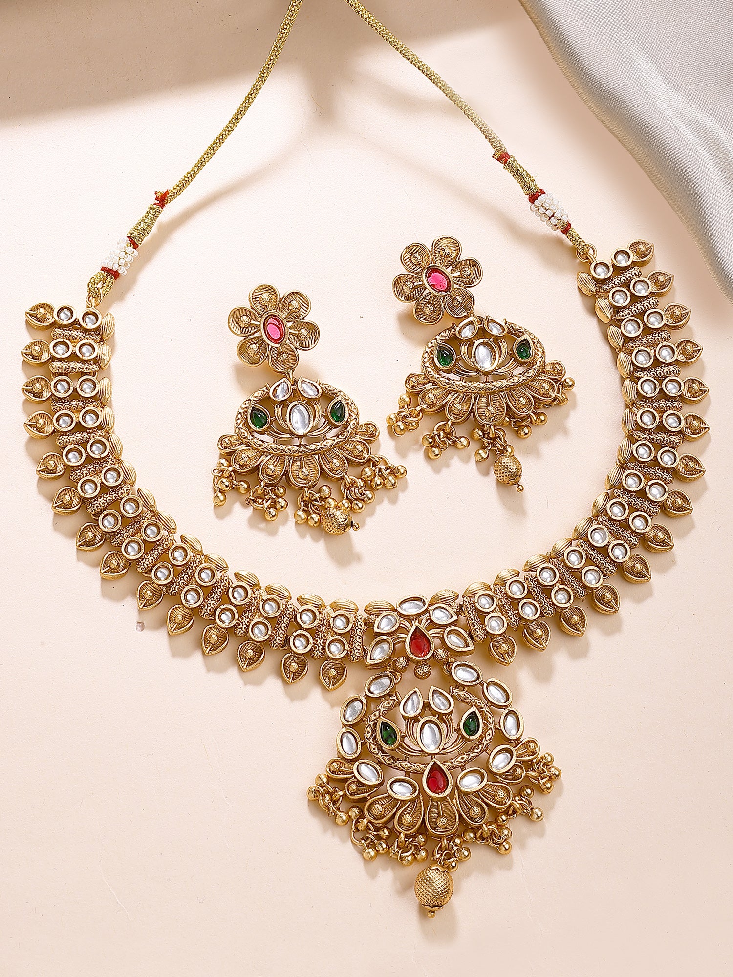 KARATCART Designer Gold-Plated Floral Kundan Jewellery Set for Women