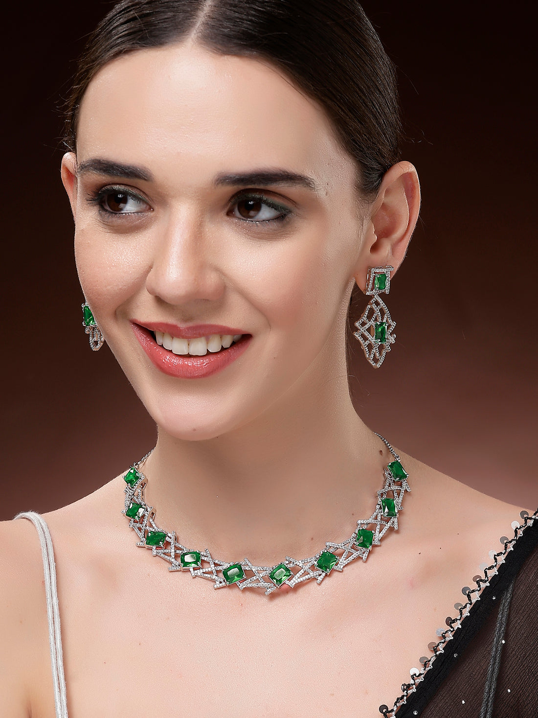 Karatcart Elegent Net Design Green American Diamond Necklace Set for Women