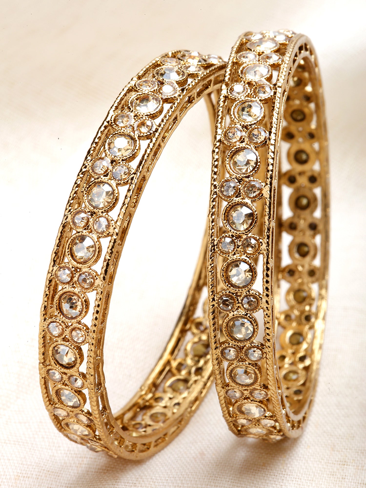 Karatcart Set of 2 Antique Gold Plated Round Shape Kundan Rajwadi Bangles for Women