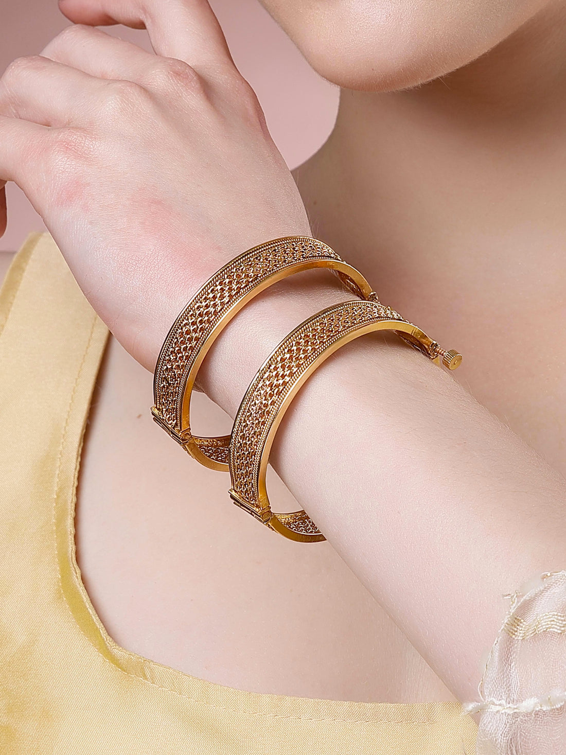 Karatcart Set of 2 Gold Plated Interlock Chain Design Bangles for Women
