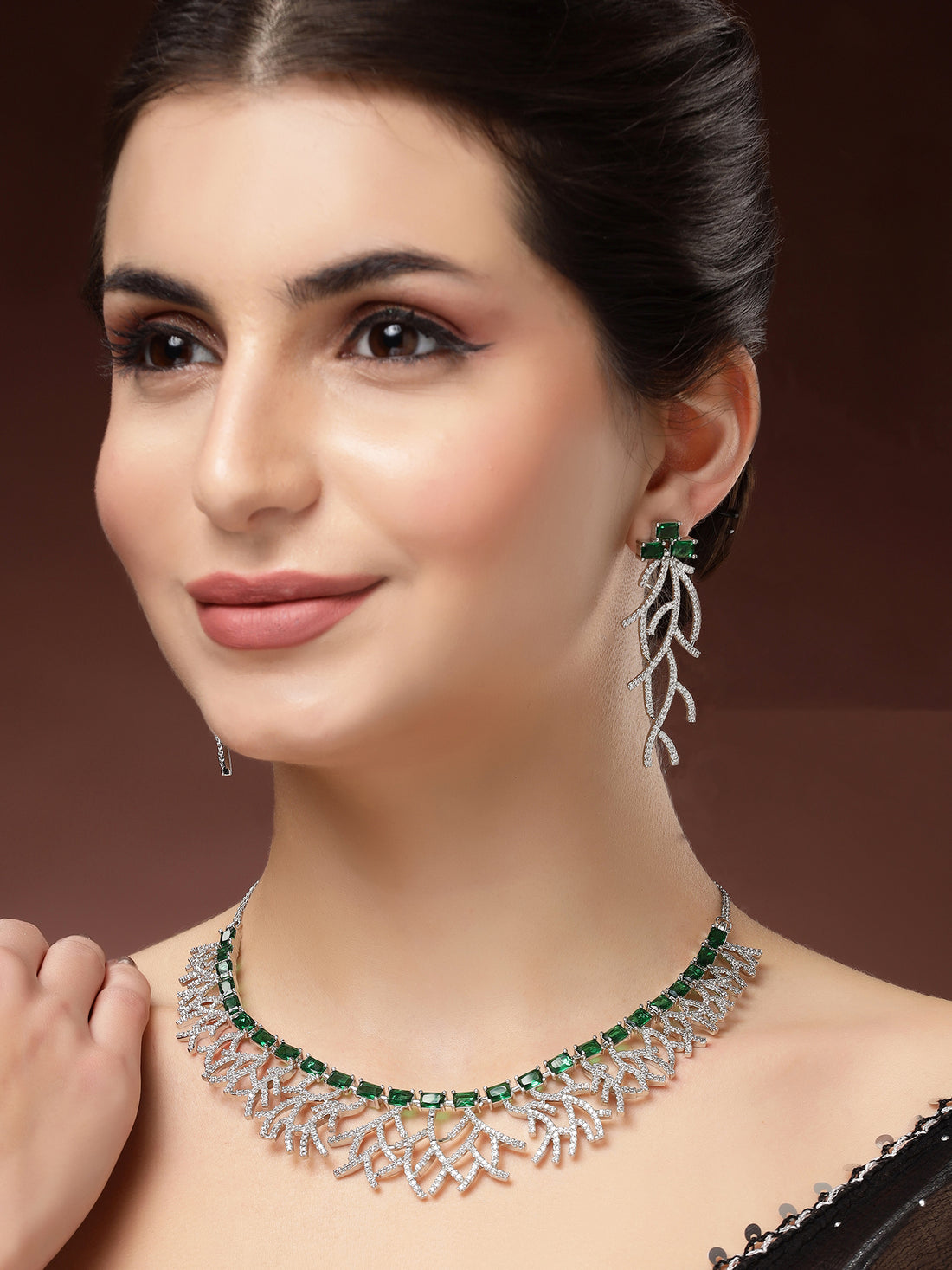Karatcart Silver Plated Green American Diamond Leaf Necklace Set for Women
