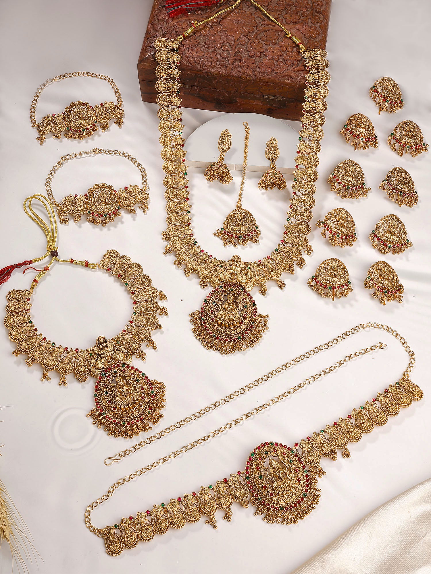 Karatcart Elegant Gold Plated Laxmi Mata Full Bridal Temple Jewellery Set for Women