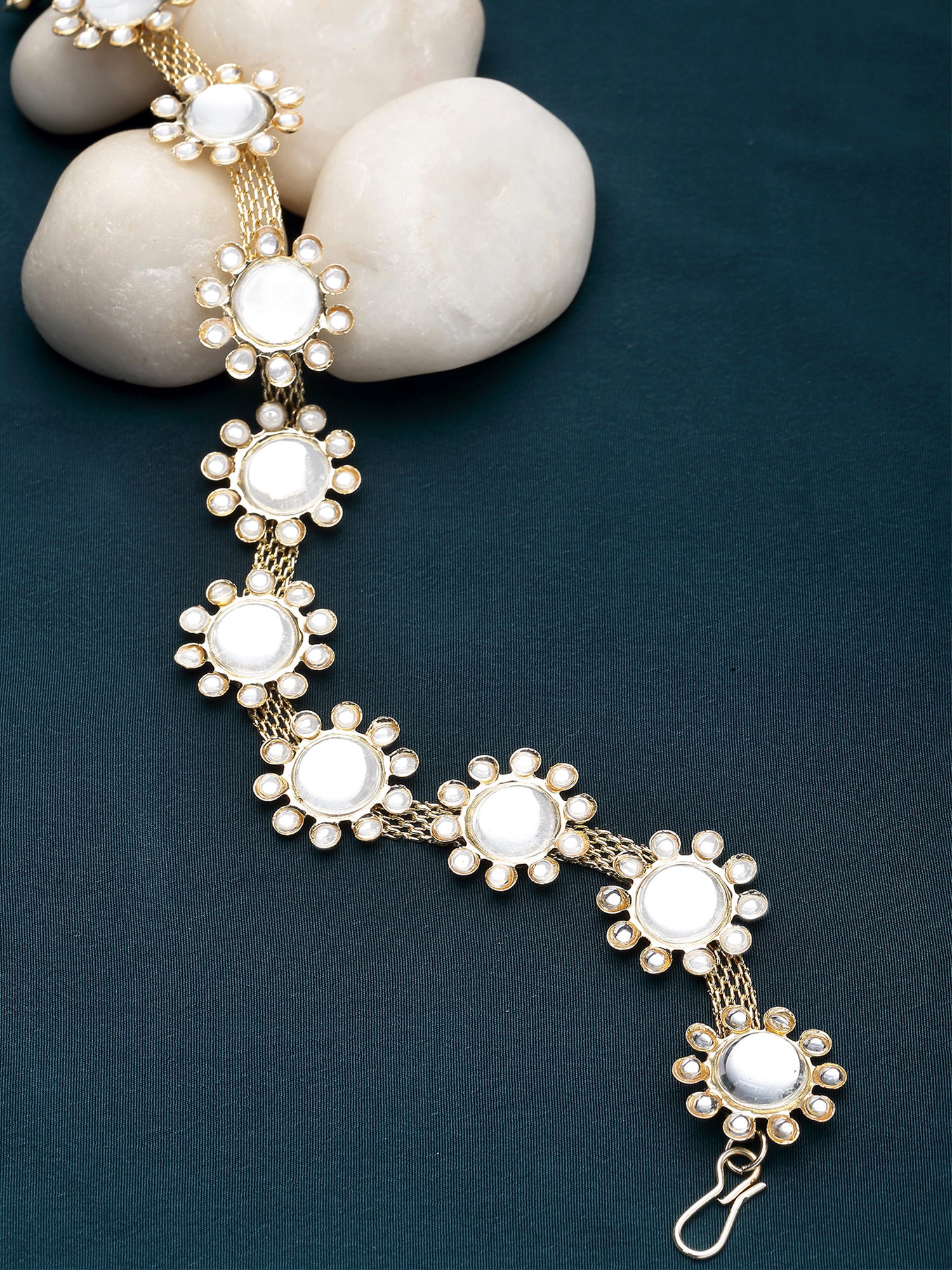 Karatcart Gold Plated Floral Design Kundan Studded Hairband for Women