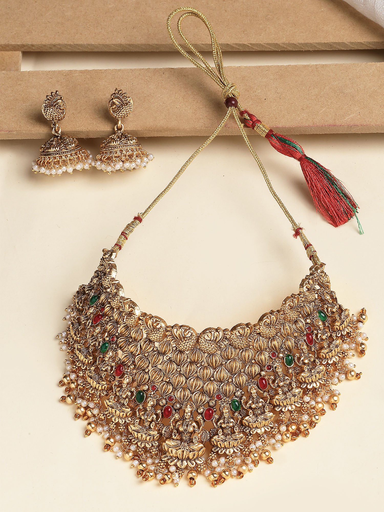 Karatcart Classic Laxmi Mata Design Choker Temple Jewellery Set for Women