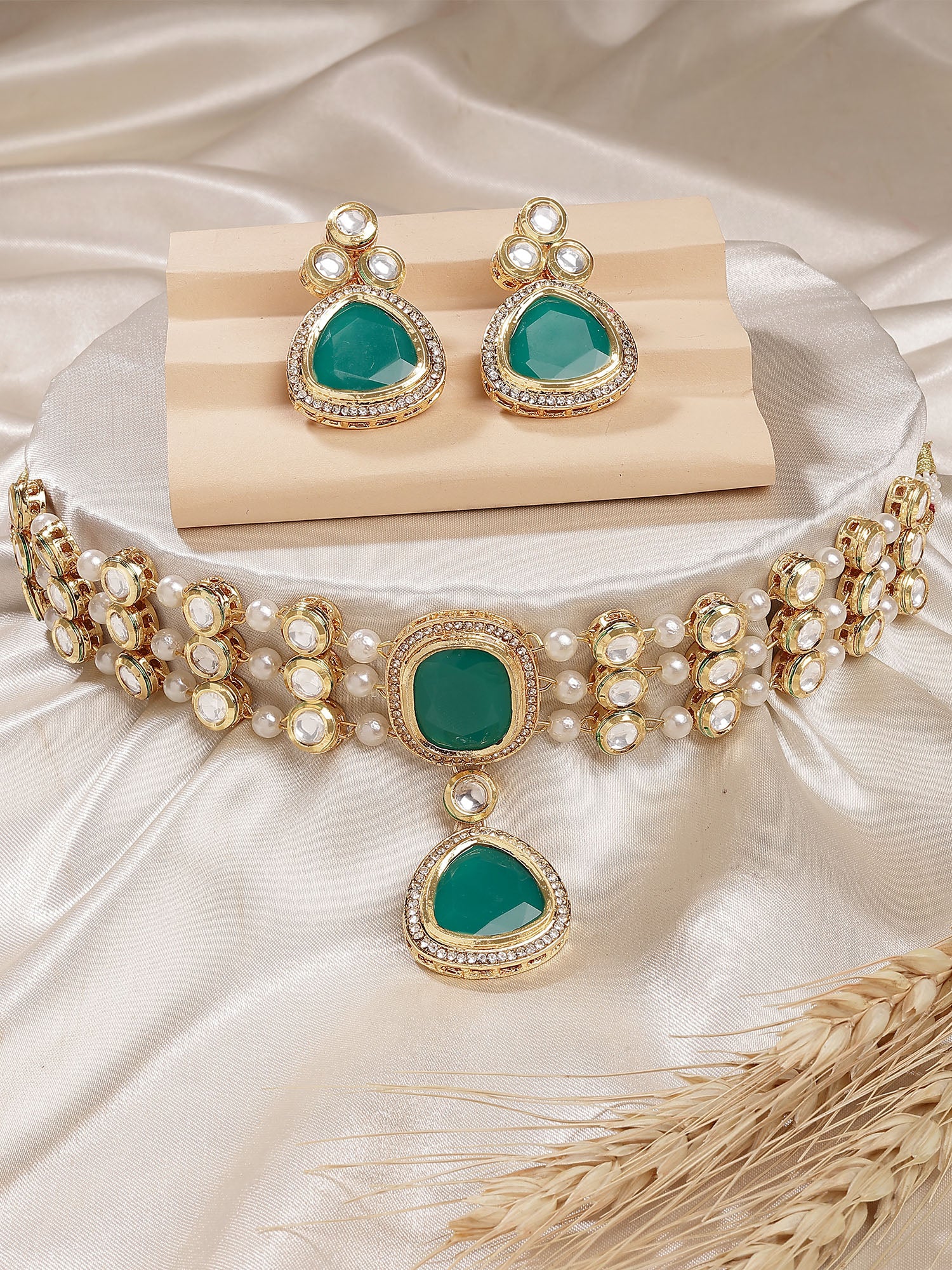 Karatcart Green Polki Kundan Choker Necklace Set for Women