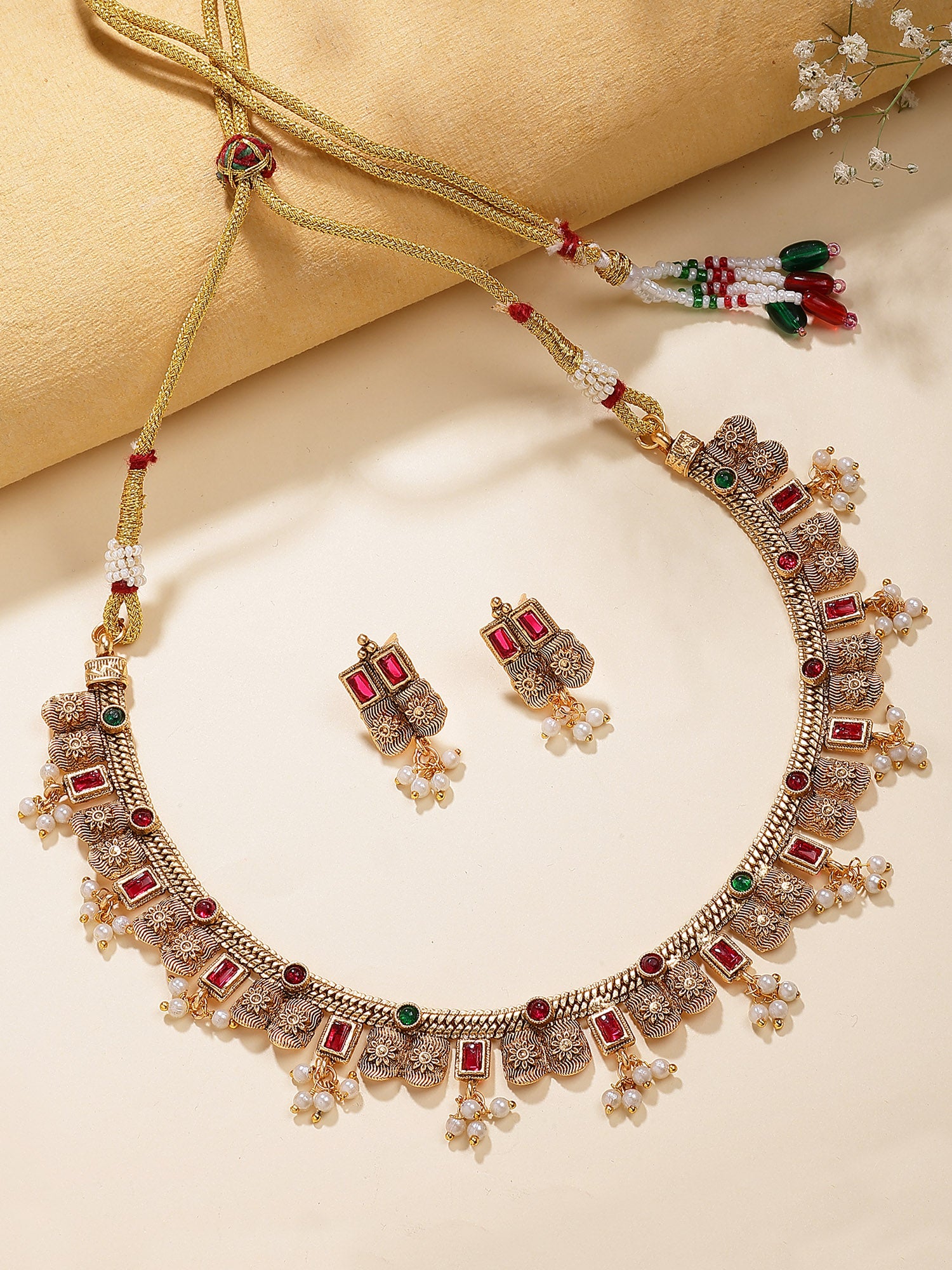 Karatcart Karatcart Gold Plated Red Stone Floral Design Temple Jewellery Necklace Set for Women