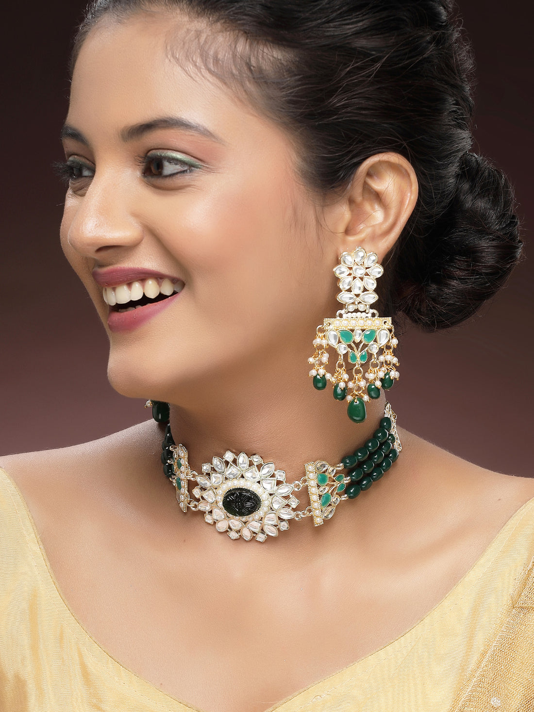KARATCART Ethnic Gold-Plated Green Beads Kundan Choker Necklace Set for Women