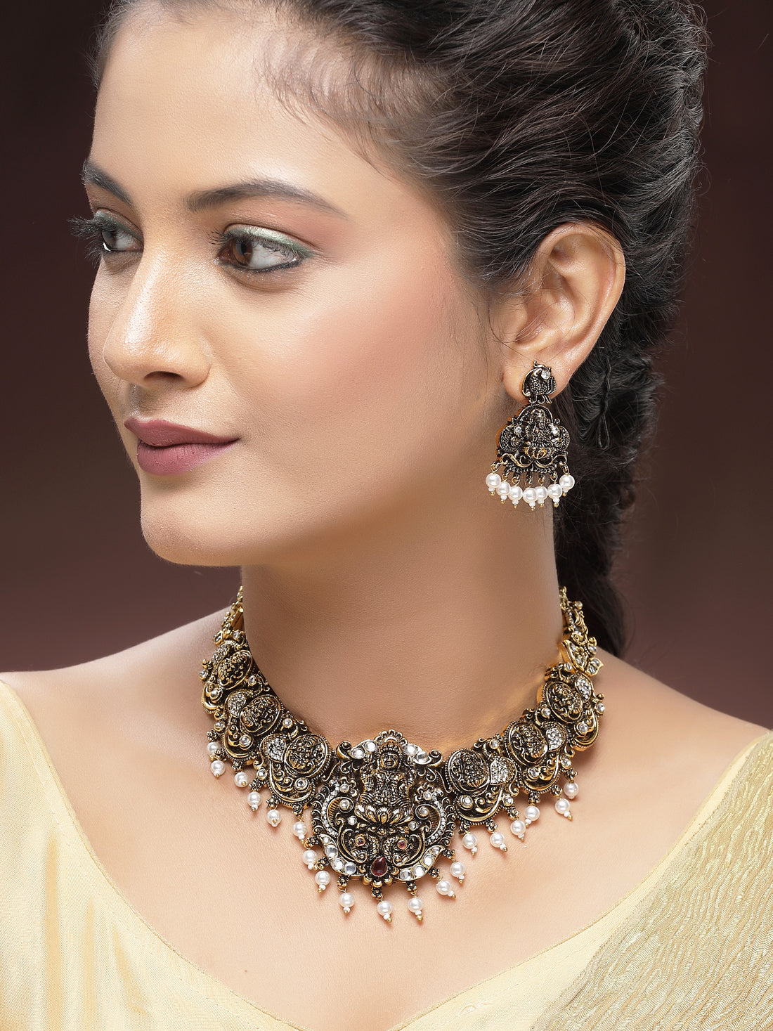 KARATCART Traditional South Indian Black and Gold Plated Laxmi Mata Temple Jewellery Set for Women