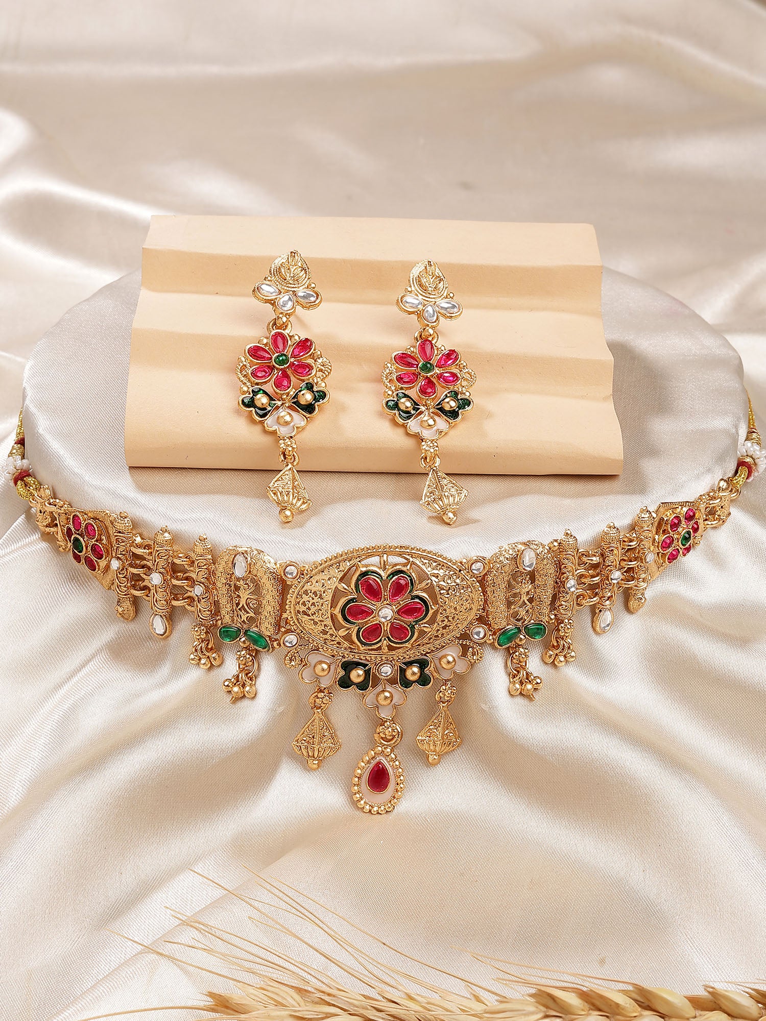 Karatcart Elegant South Indian Inspired Temple Set with Kundan and Enamel