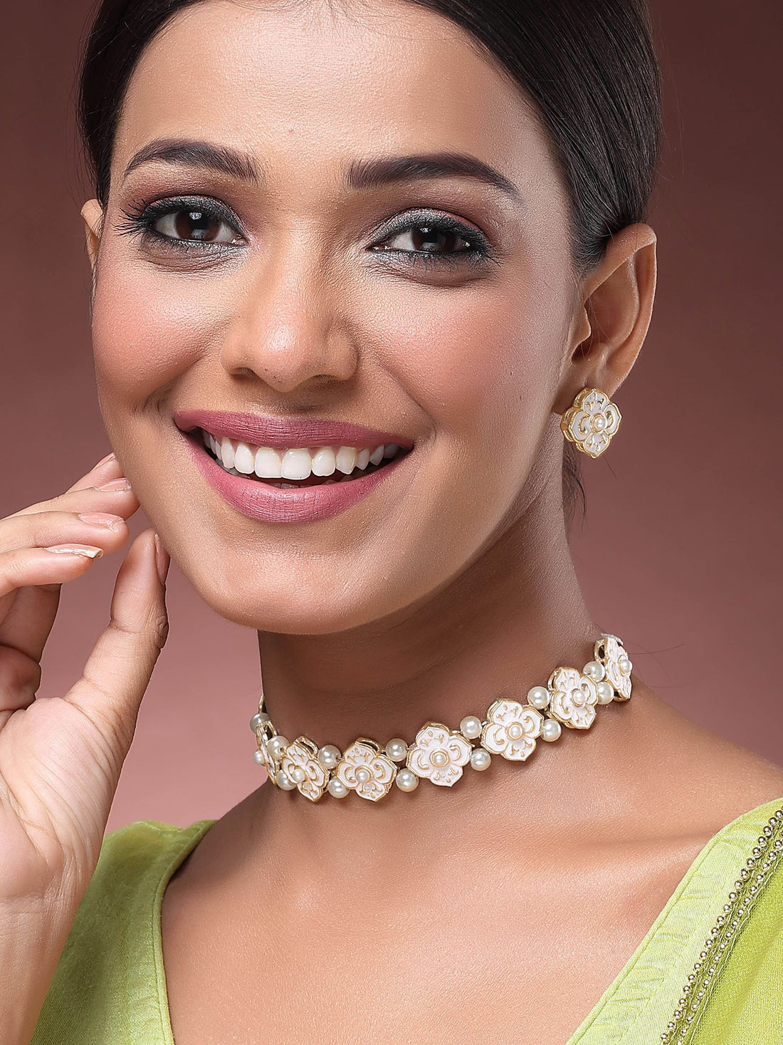Karatcart Gold Plated White Enamel Pearl Choker Necklace Set for Women