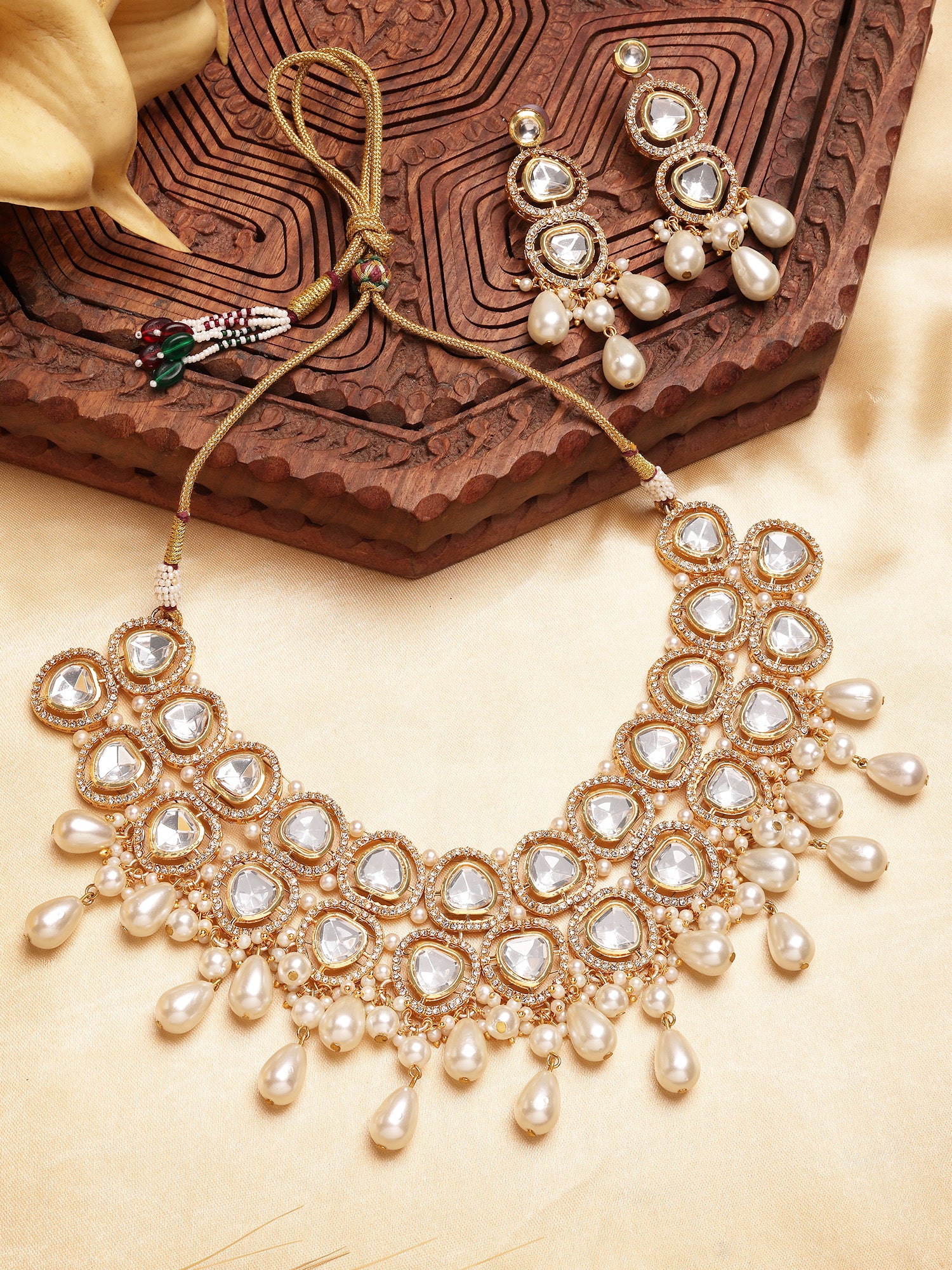 Karatcart Luxury Gold Plated Polki Kundan Handcrafted Necklace Set for Women