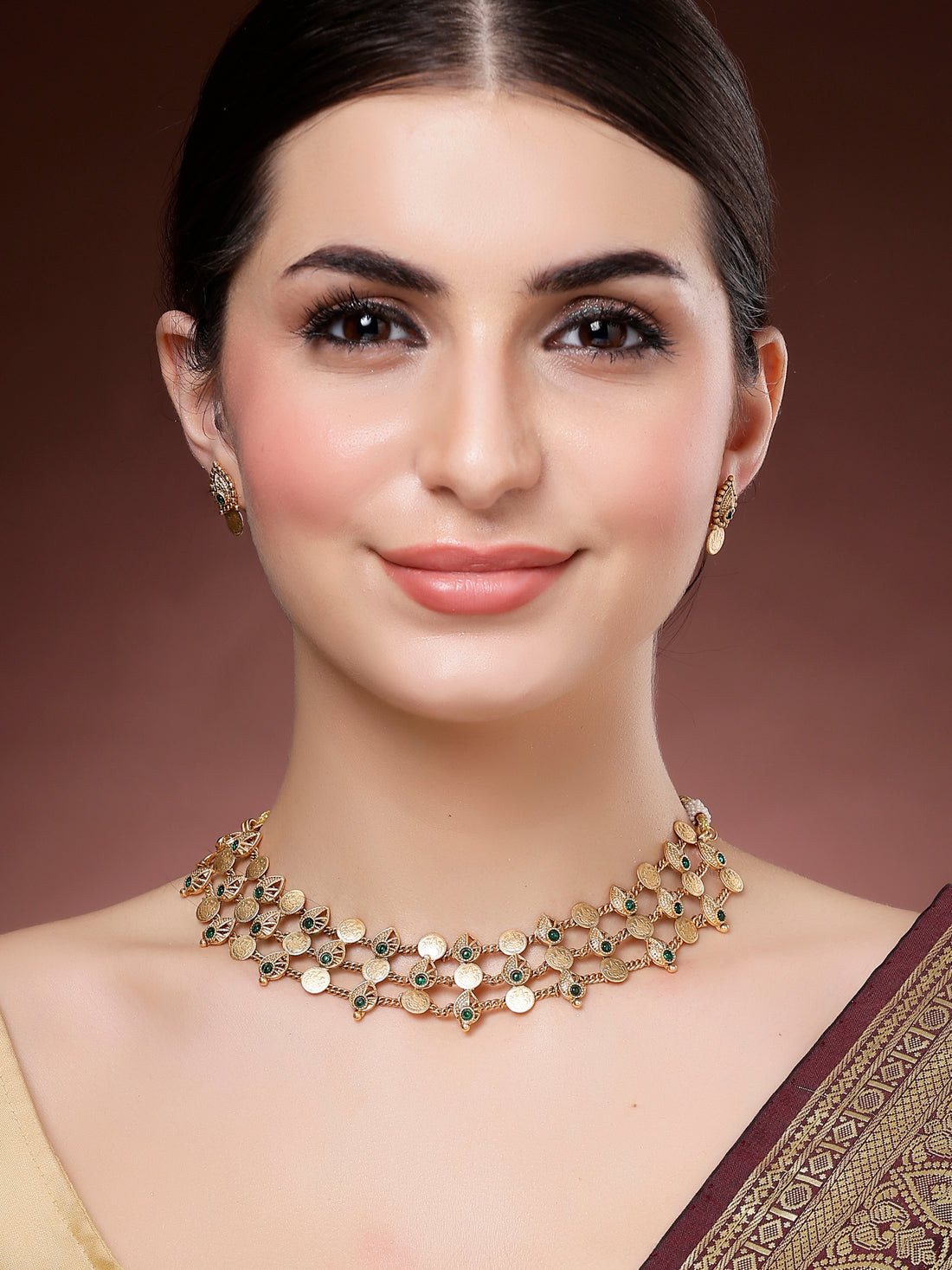 Karatcart Green Stone Gold Plated Laxmi Mata Coin and Shell Design Necklace Set for Women
