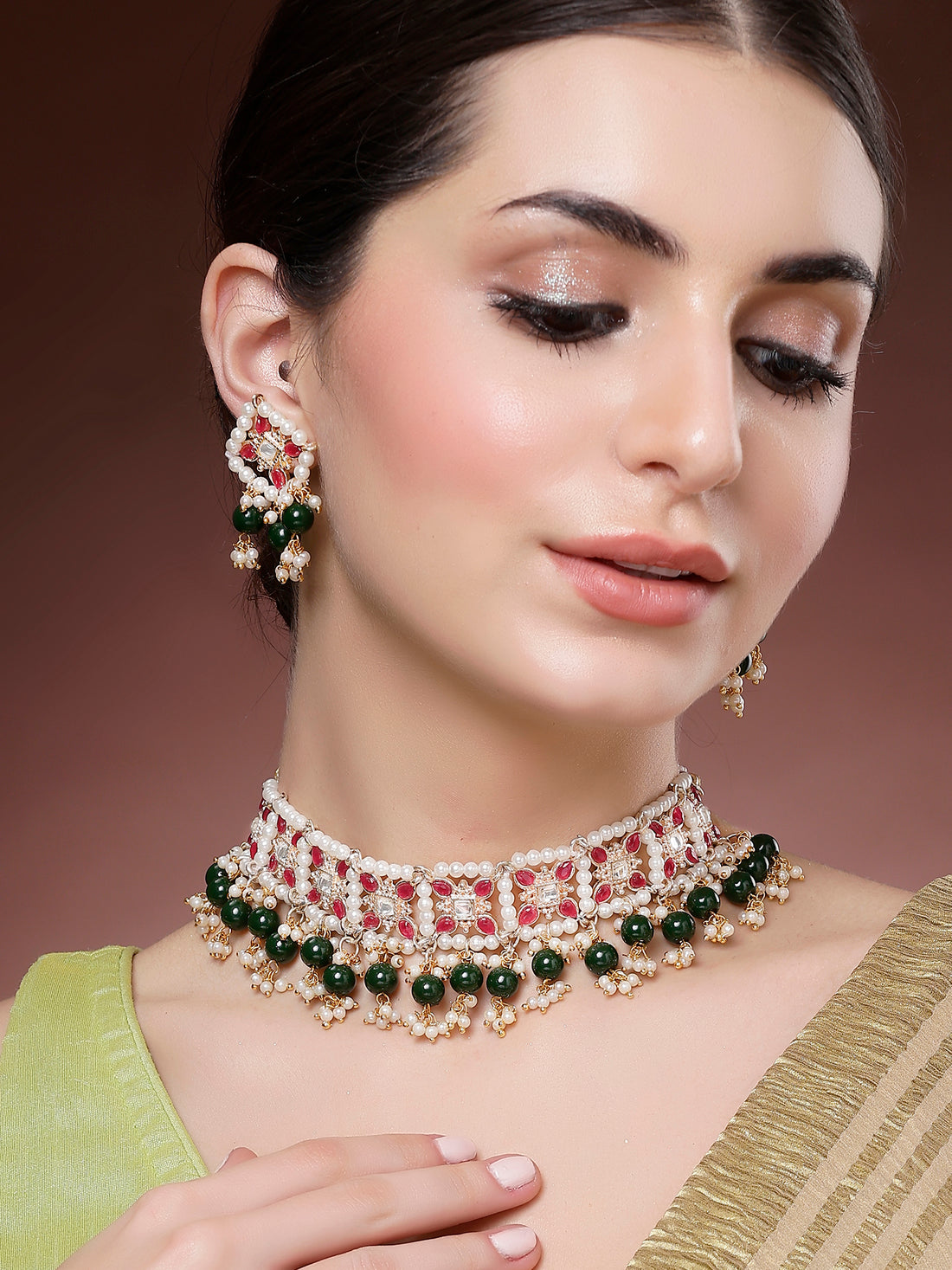 Karatcart Red Stone Green Beads Kundan Choker Necklace Set for Women