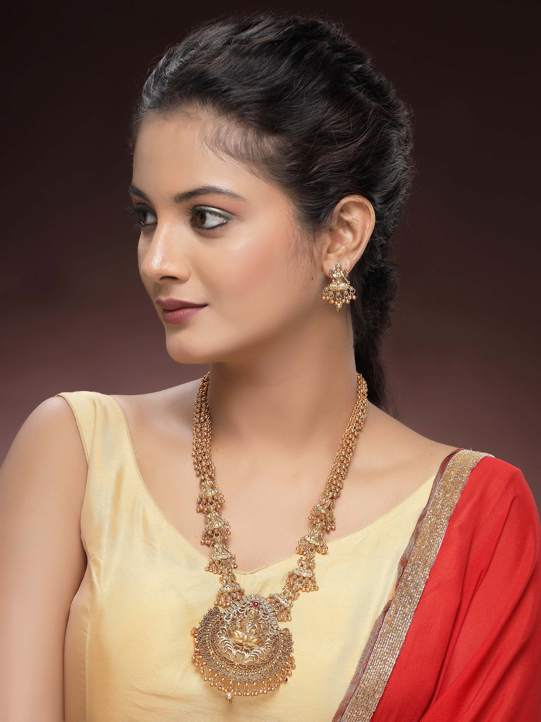 KARATCART Traditional Gold-Plated Laxmi Mata Rani Haar Temple Jewellery Set for Women